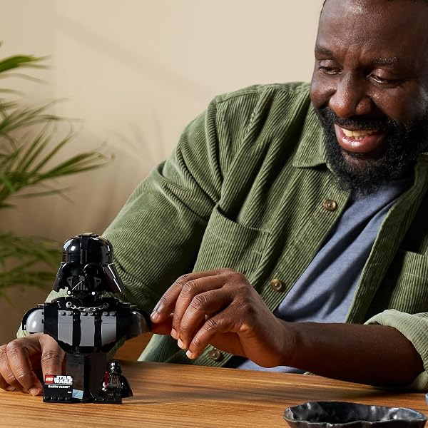 LEGO Star Wars 75439 Le Buste de Dark Vador - Set de Construction Adulte - Minifigurine Collector de Sith - Sabre Laser - Décoration DIY pour Chambre ou Étagère - Cadeau pour Fans d'un Nouvel Espoir - 5