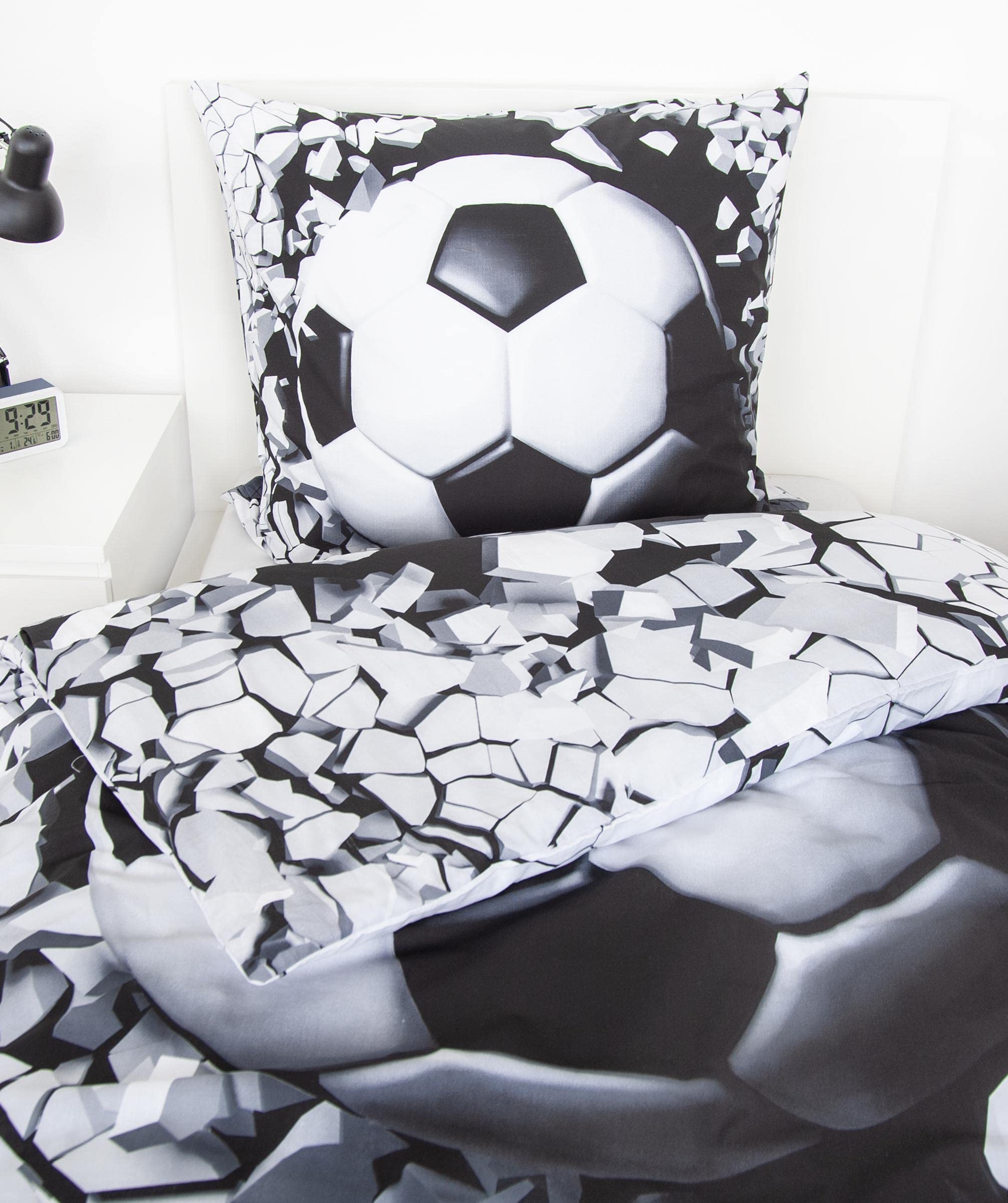 Herding Juego de Ropa de Cama con Efecto 3D, diseño de fútbol, Funda de Almohada de 70 x 90 cm, Funda nórdica de 140 x 200 cm, con Cremallera Suave, 100% algodón, Color Gris y Blanco