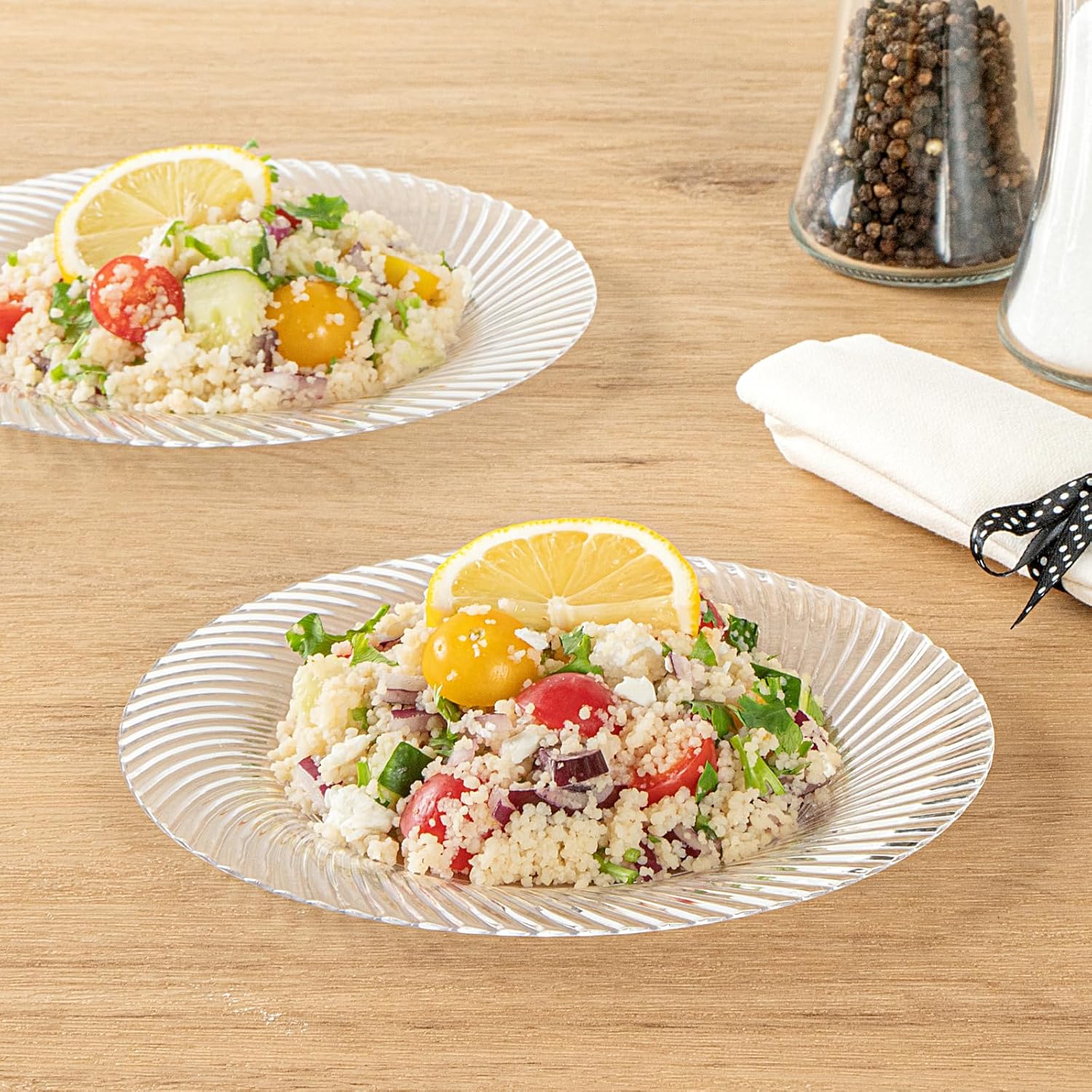 Restaurantware Moderna 7 Inch Premium Disposable Plates 200 Round Plastic Plates For Parties - Wave Pattern Heavy-duty Clear Plastic Dinner Plates For Warm And Cold Foods Ideal For Cafes