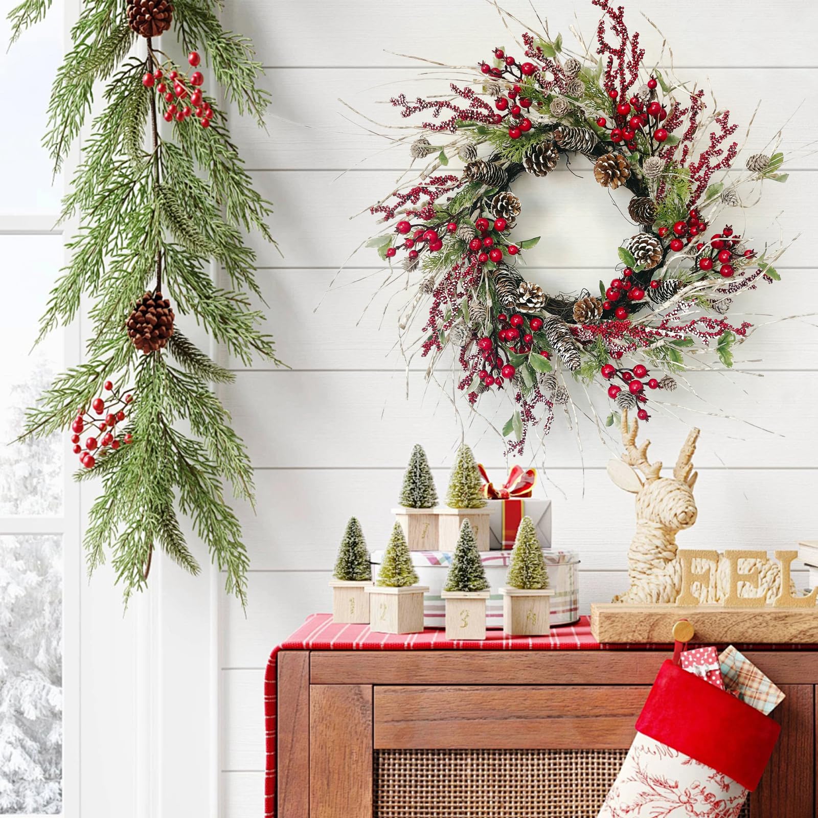 Corona de Navidad de Abedul Artificial de 24 Pulgadas con Conos de Pino Helado, Bayas y Hojas de Acebo, el Cedro Mejora la decoración de la Puerta Delantera para Todo el Invierno
