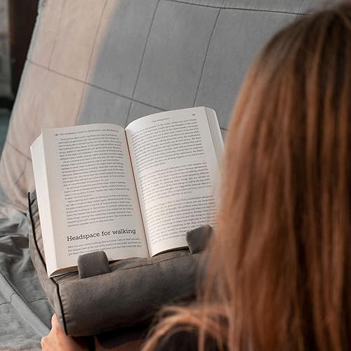 Miniatura 2 de Gifts for Readers & Writers Soporte de almohada para tablet para cama gris  Soporte acolchado de alta calidad para lectura con manos libres,