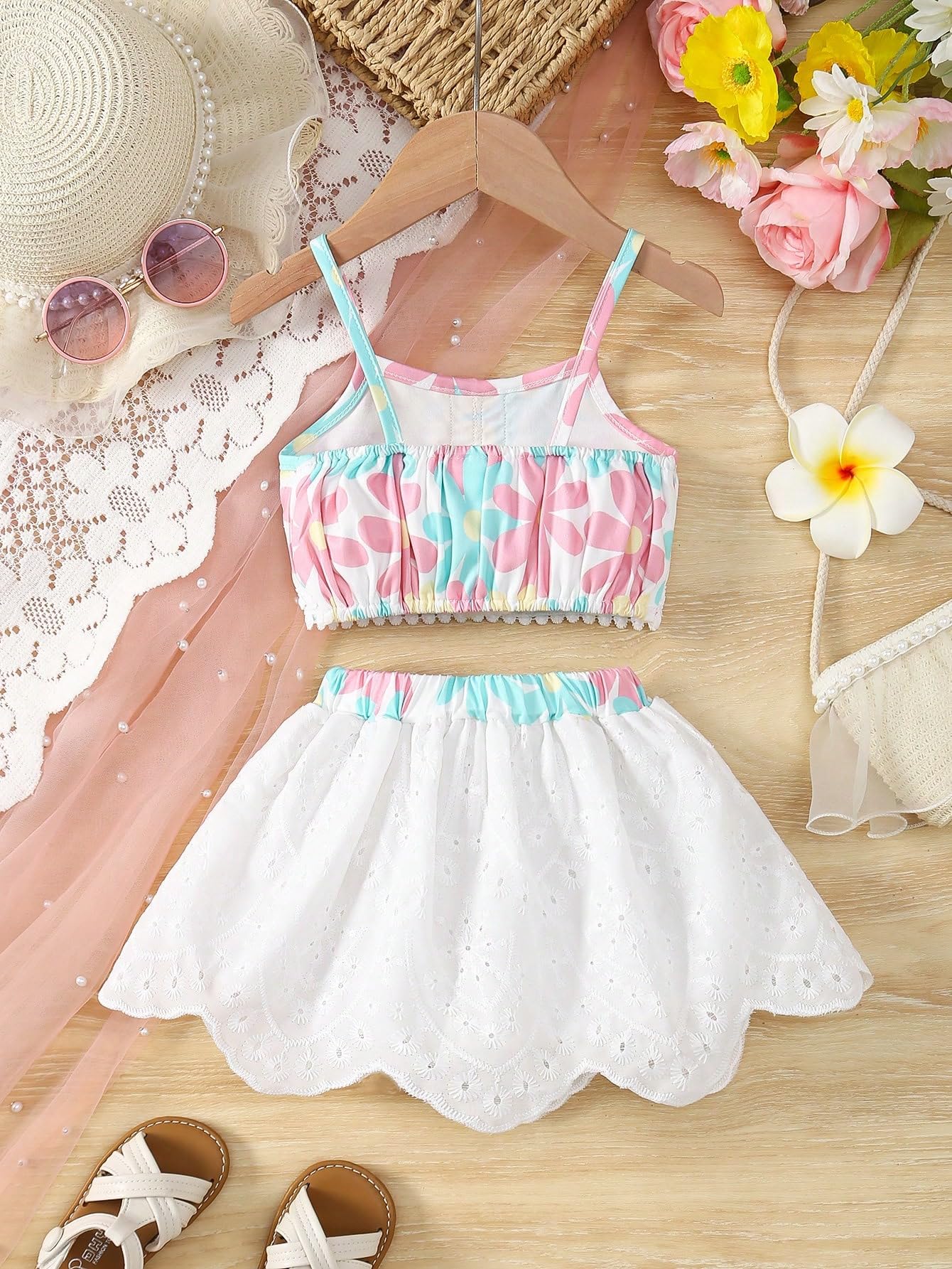 TAGAS TAGAS Girls Girls Floral Crop Top e gonna in pizzo bianco – Estate senza maniche 2 pezzi vestito con fiocco cintura – abito casual da festa per bambini