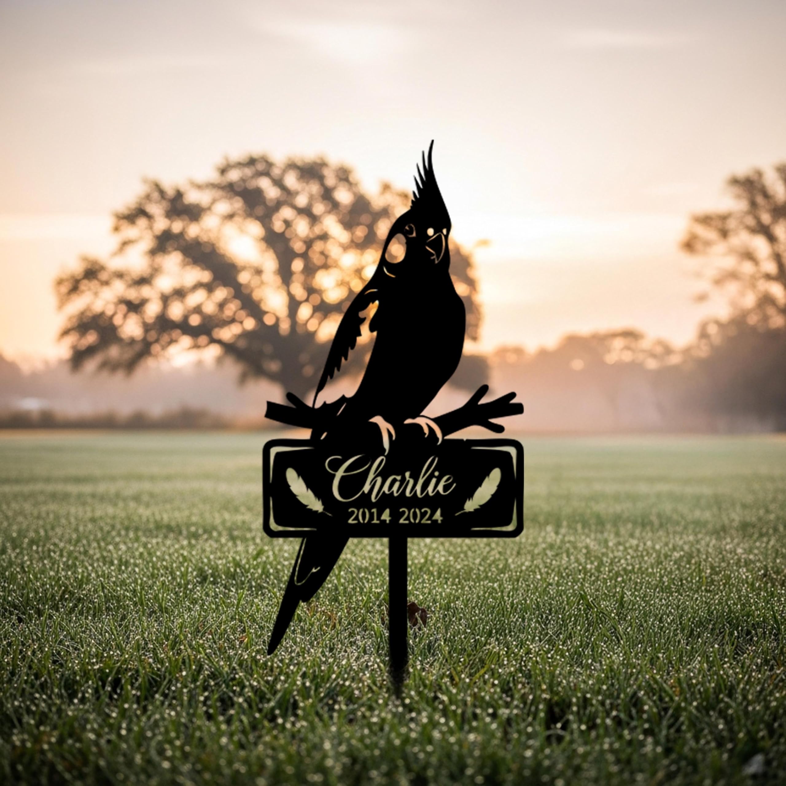 WEIYALIY Cockatiel Memorial Garden Stake, Metal Personalised Bird Grave Marker for Pet Loss, Custom Outdoor Parrot Tribute Sign With Name and Years, Parrot Lover Gift, Outdoor Aviary Decoration