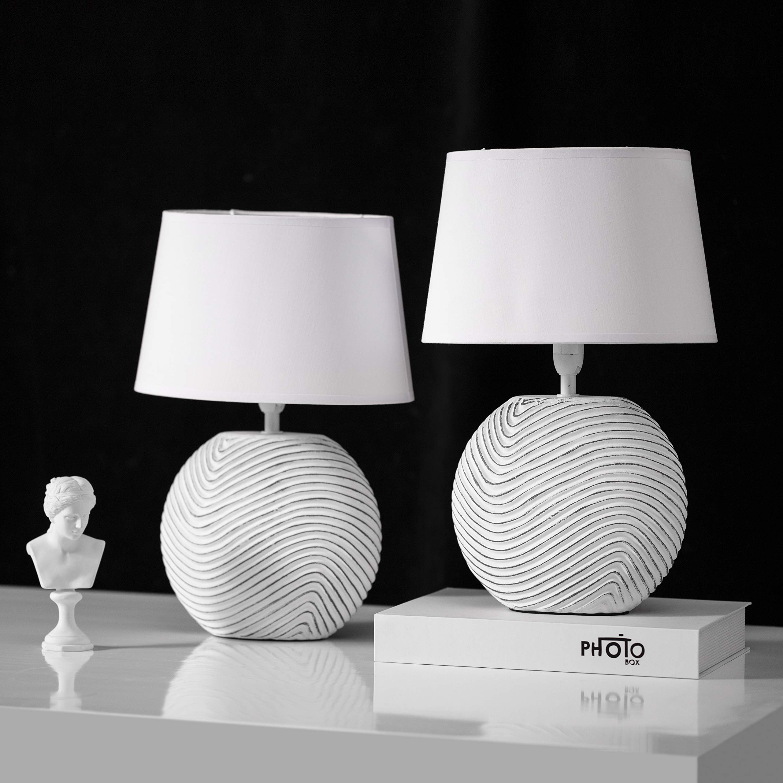 BRUBAKER Juego de 2 lámparas de mesa o de mesilla de noche, color blanco, pie de cerámica en acabado mate bicolor, 38 cm de altura, blanco/gris