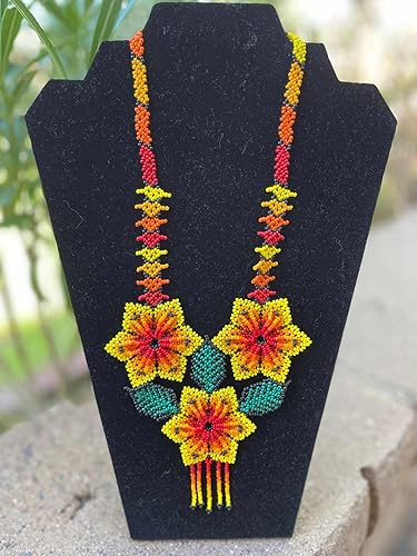 Miniatura 5 de Handmade Mexican Huichol style necklace, made with glass beads.-Collar hecho a mano estilo Huichol mexicano, elaborado con cuentas de vidrio.