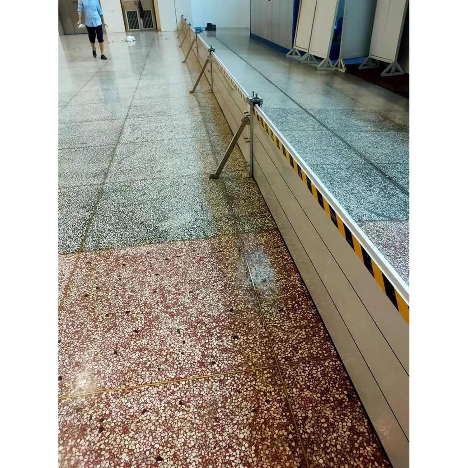 Reusable Water Barriers for Patio Doors/ Warehouse Door/ Home Gates, Driveway Flood Water Barrier/ Flooding Prevention Temporary Dams,Mall Commercial Subway Stations Unit Module Design Flood Board ( C