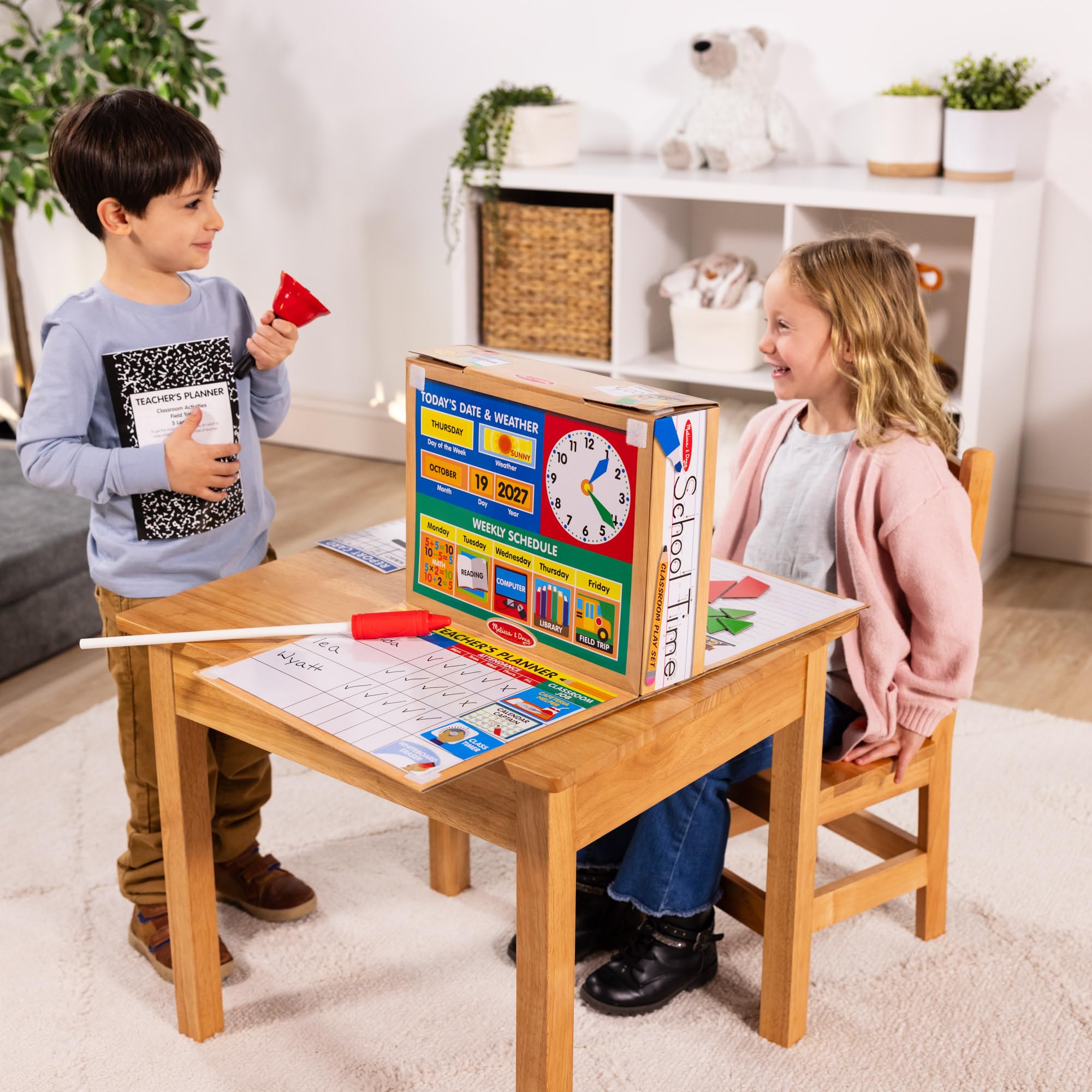 Melissa & Doug Set de Juego Hora de la Escuela! Juego a ser el Profesor o el Estudiante, Juego Educativo con 150 Accesorios, Regalo para niños y niñas de 4 5 6 7 8 años - Certificados FSC