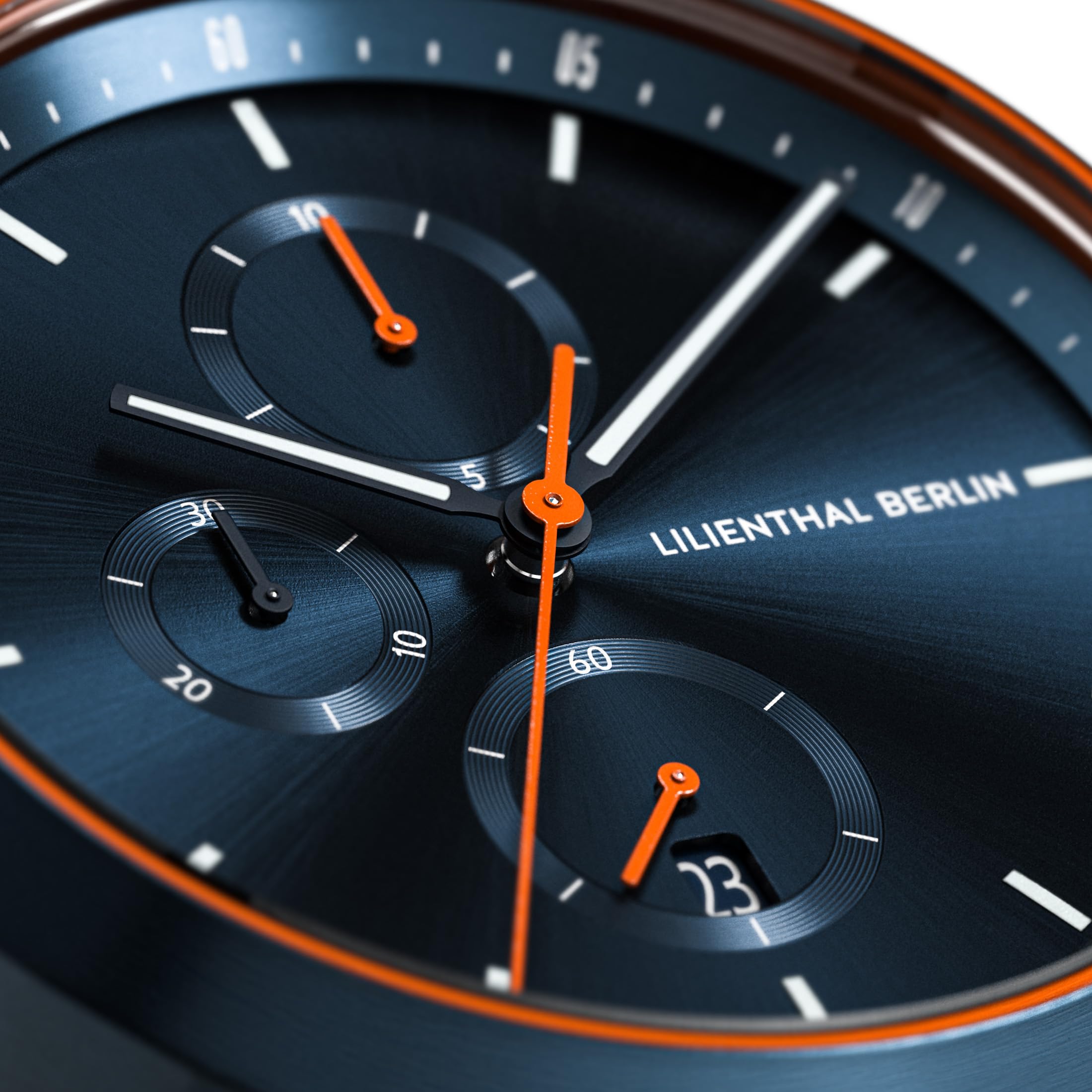 Lilienthal Berlin Chronograph Blue Orange IV in dunkelblau – Herrenuhr aus Chirurgenstahl mit einem Quarzuhrwerk & saphirgehärtetem Mineralglas – 42,5 mm