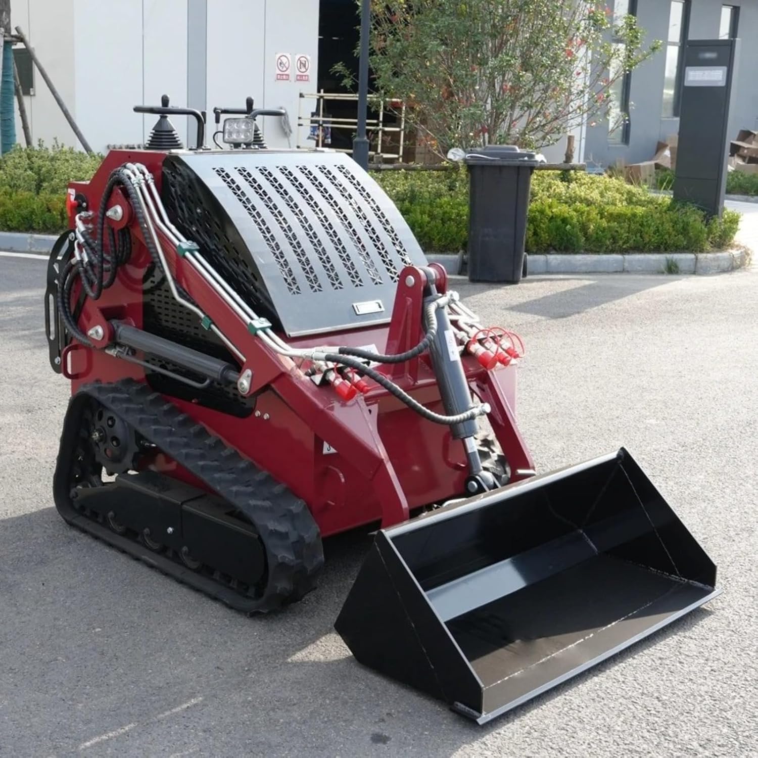 Mini Triangular Track Skid Steer Loader Compact Versatile Loader with Mini Skid Steer Attachments for Indoor Warehouse Handling, Roof Projects & Small-Scale Construction