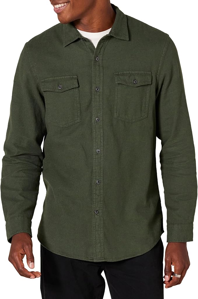 Camisa de franela verde militar para hombre Amazon Essentials slim fit cuadros dos bolsillos