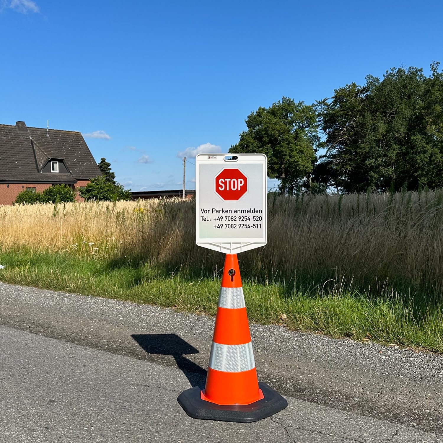 UvV ECOSign Leitkegel, Warnkegel mit Schild PVC 70 cm >3.5 kg schwer reflektierend (Absolutes Halteverbot VZ-283)