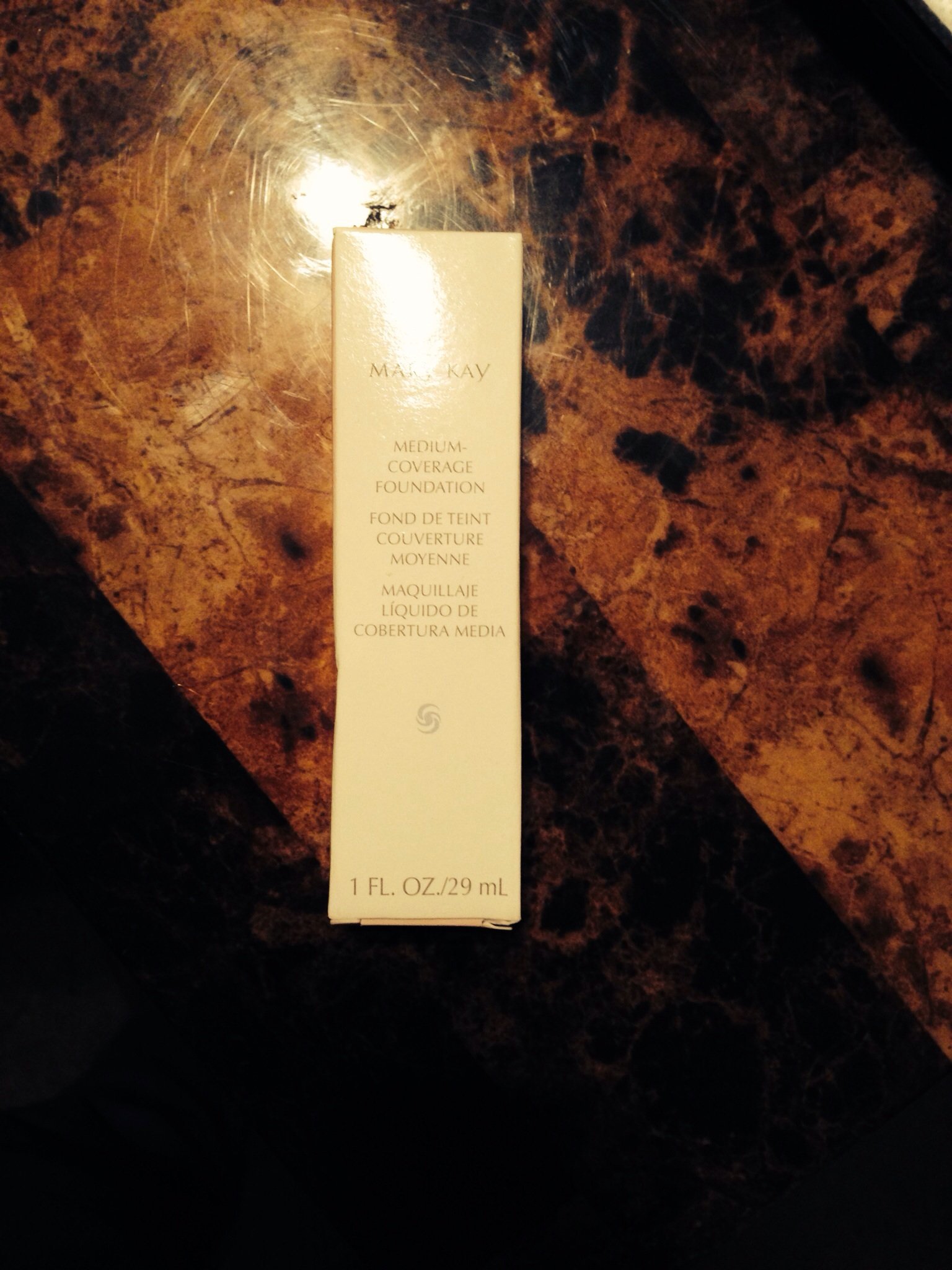 Mary Kay Medium Coverage Foundation BEIGE 304 (1 FL OZ)