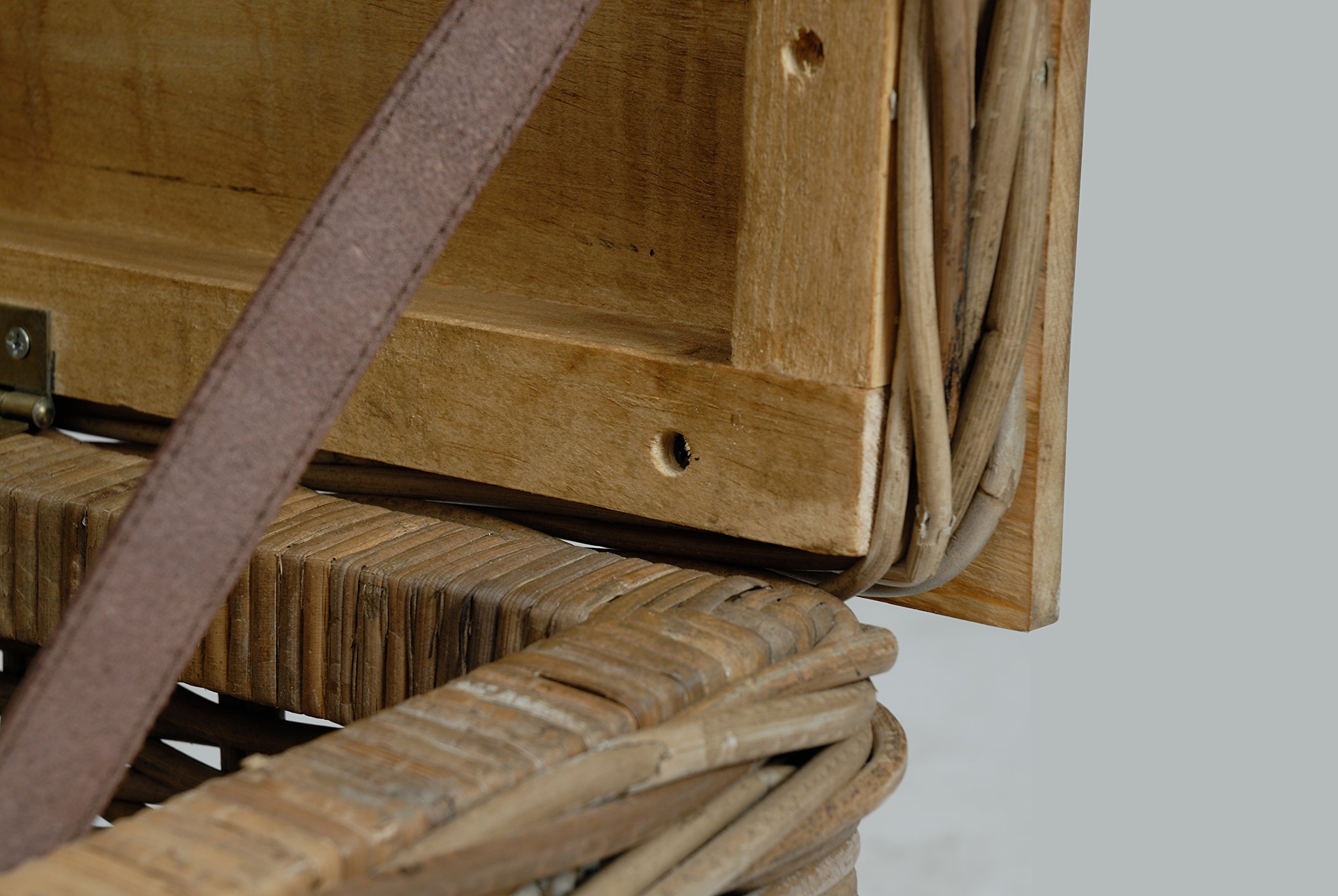 Stabiler Couchtisch auch als Holztruhe, Holzkiste XXL einsetzbar/aus echtem Rattan und Holz/massive Kiste, Truhe für Brennholz (110x70cm)