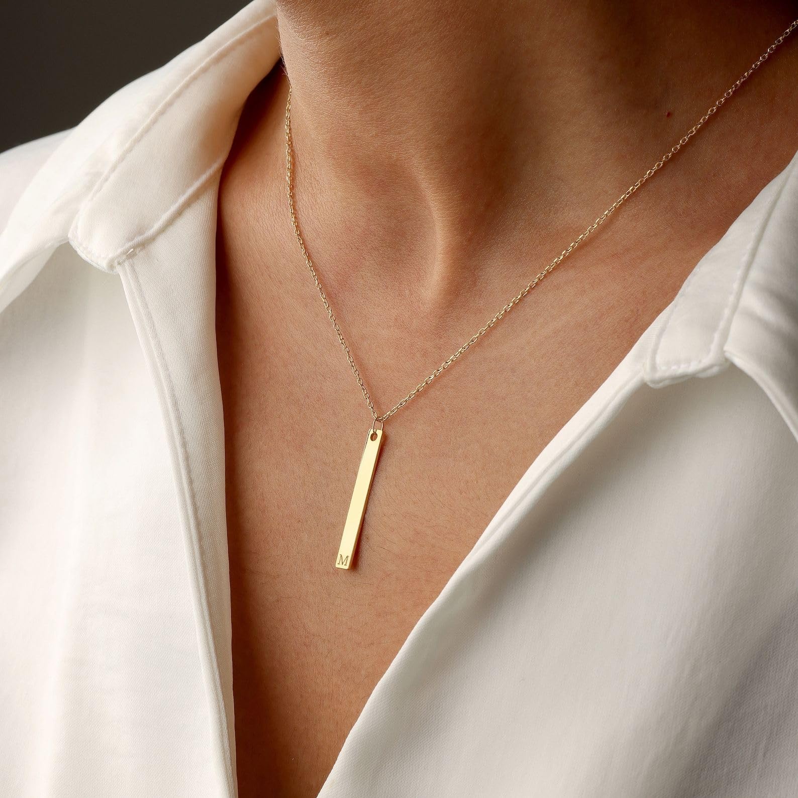 Vertical nombre colgante, barra mini plata a medida elegante para mamá Navidad