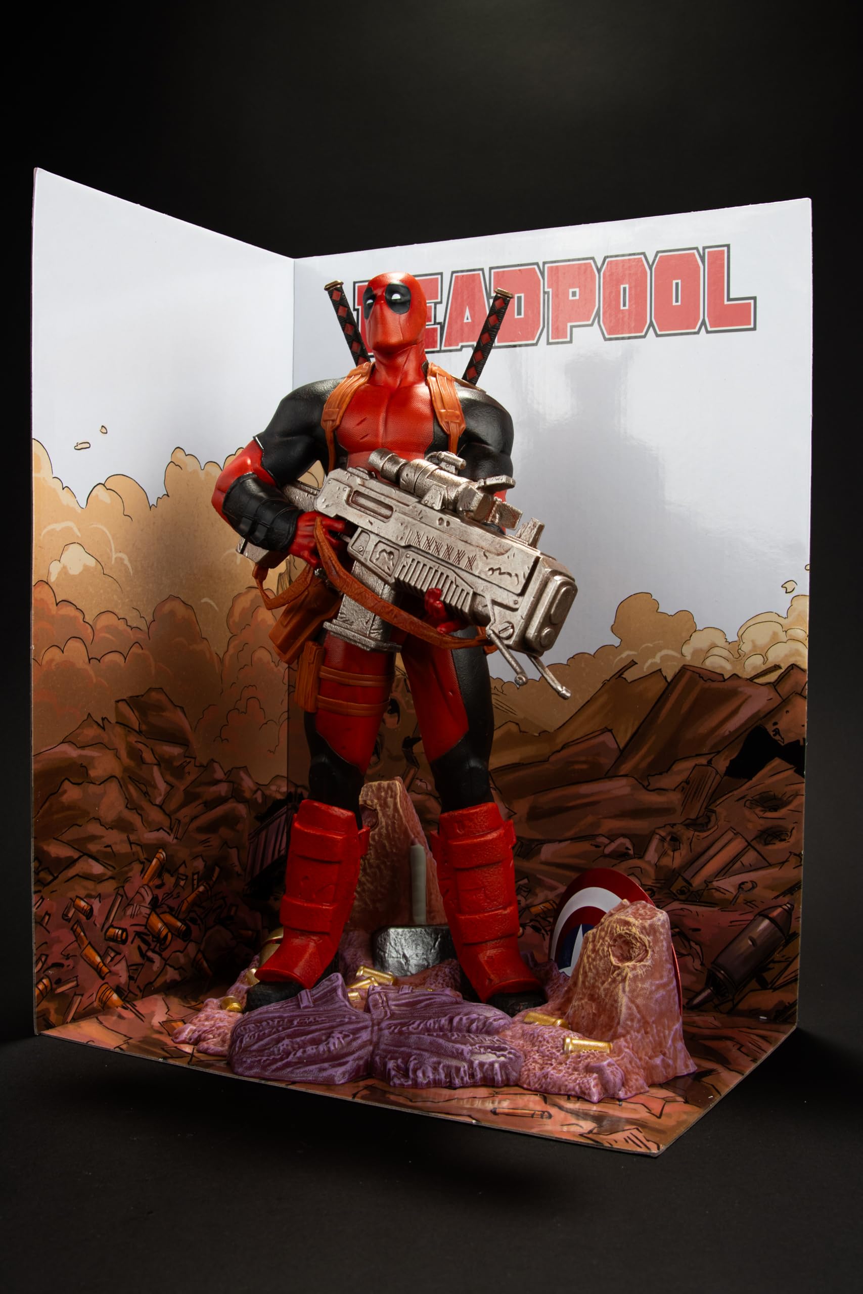 McFarlane Toys - Marvel Deadpool - Coleccionable a Escala 1:6 con Escena y cómic (Deadpool #1) | Figura coleccionable de Marvel de 12 pulgadas, escala 1/6, traje rojo de Deadpool #1