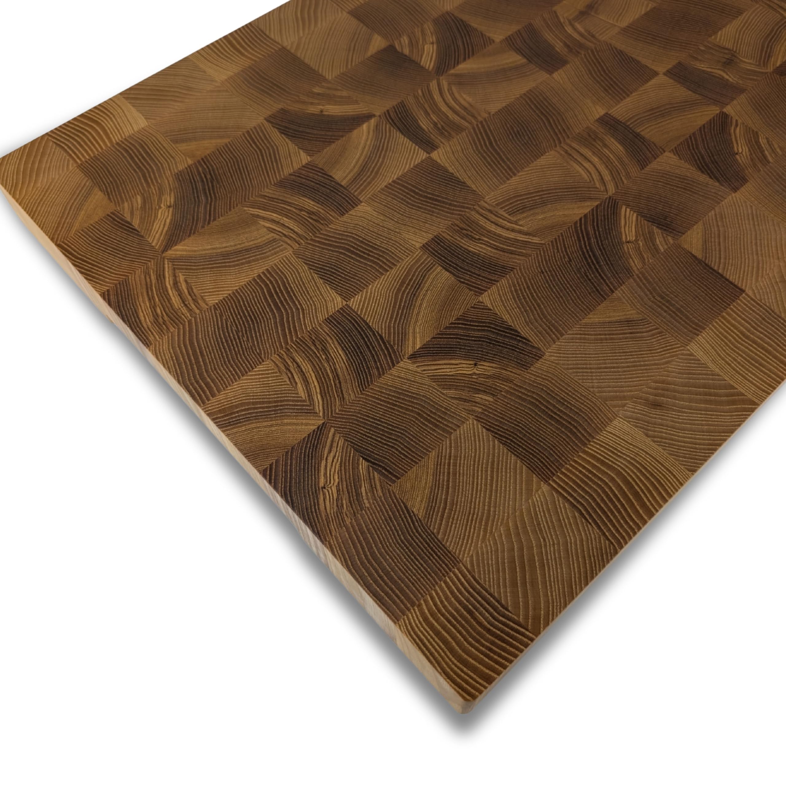 Premium Stirnholz Schneidebrett XXL aus Eschenholz – 60 x 40 x 4,5 cm Riesiger Hackblock ohne Saftrille, mit Griffmulden & Rutschfesten Silikonfüßen – Handgemacht in Manufaktur