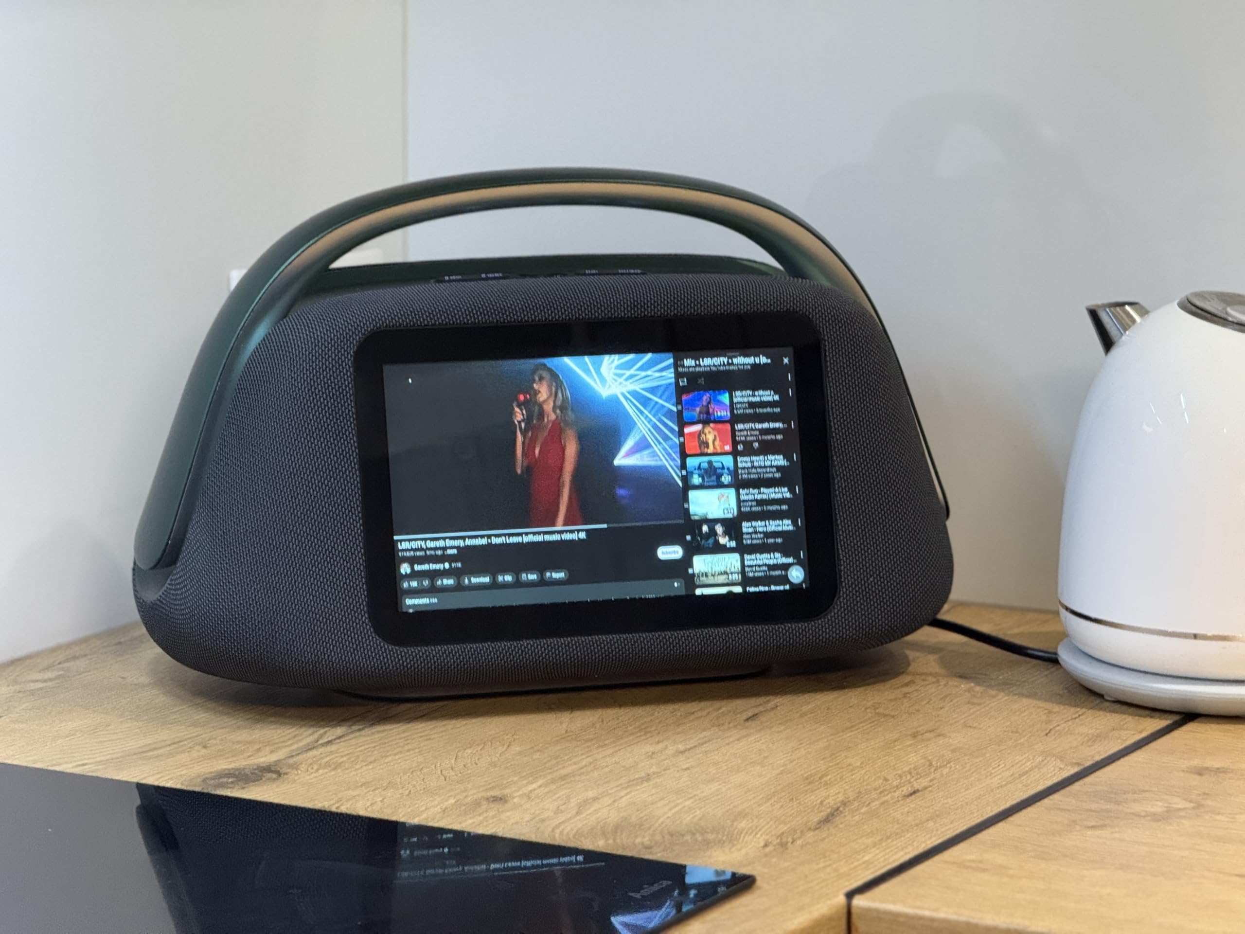 Solaris Smart Boombox Lautsprecher mit 10,1 Zoll HD Touchscreen, 80W Sound, Bluetooth 5.3, Android 13, HDMI & Gitarreneingang, Tragbarer Lautsprecher mit Mikrofon-Unterstützung, 8000mAh Akku für Innen