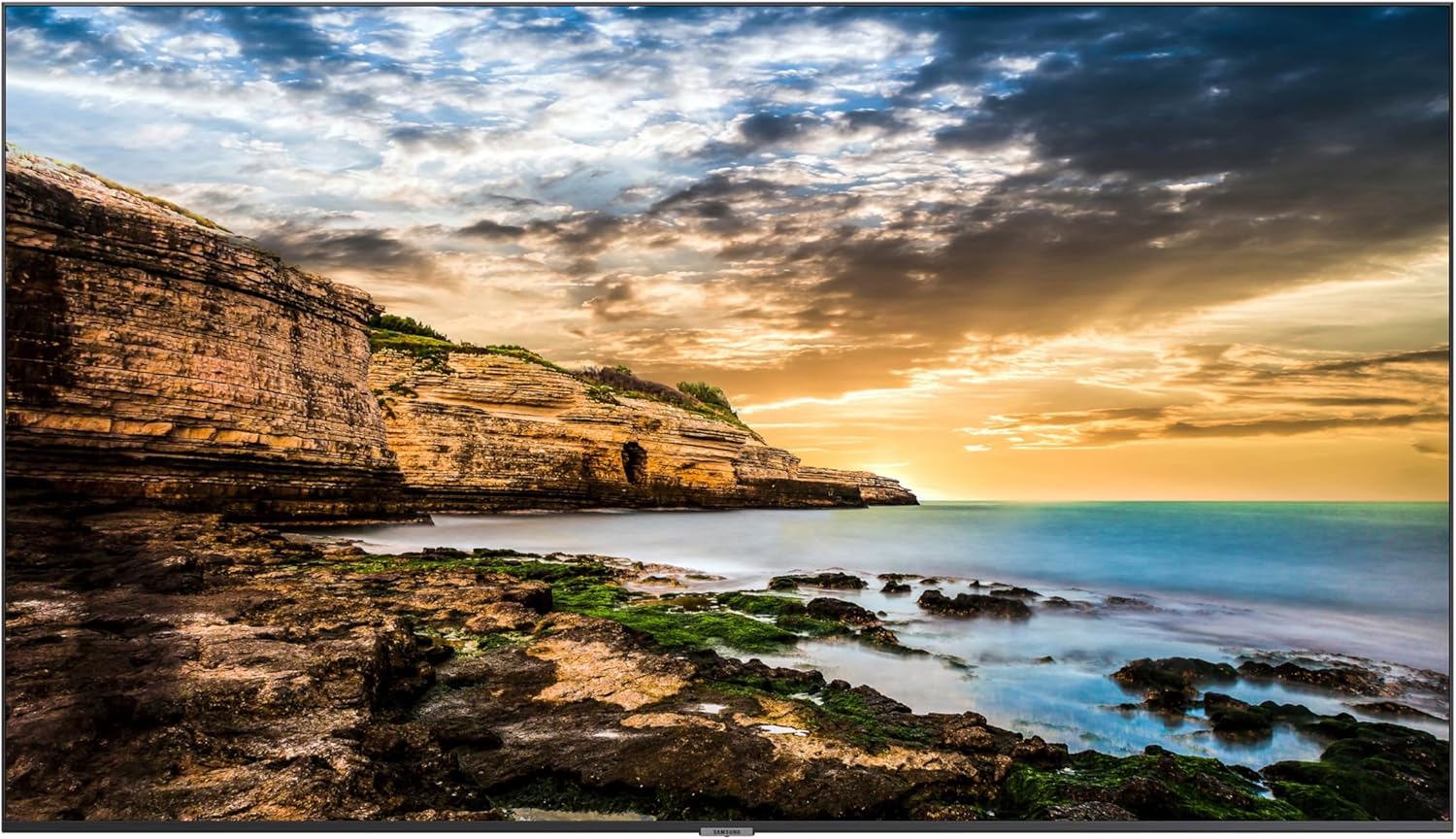 SAMSUNG 75” QET Series LFD Display with Integrated MagicInfo Lite Player, Crystal 4K Processor and UHD Resolution, 8ms Response Time, 300 nit, Home UI, Built-in Speakers, LH75QETEPGCXGO