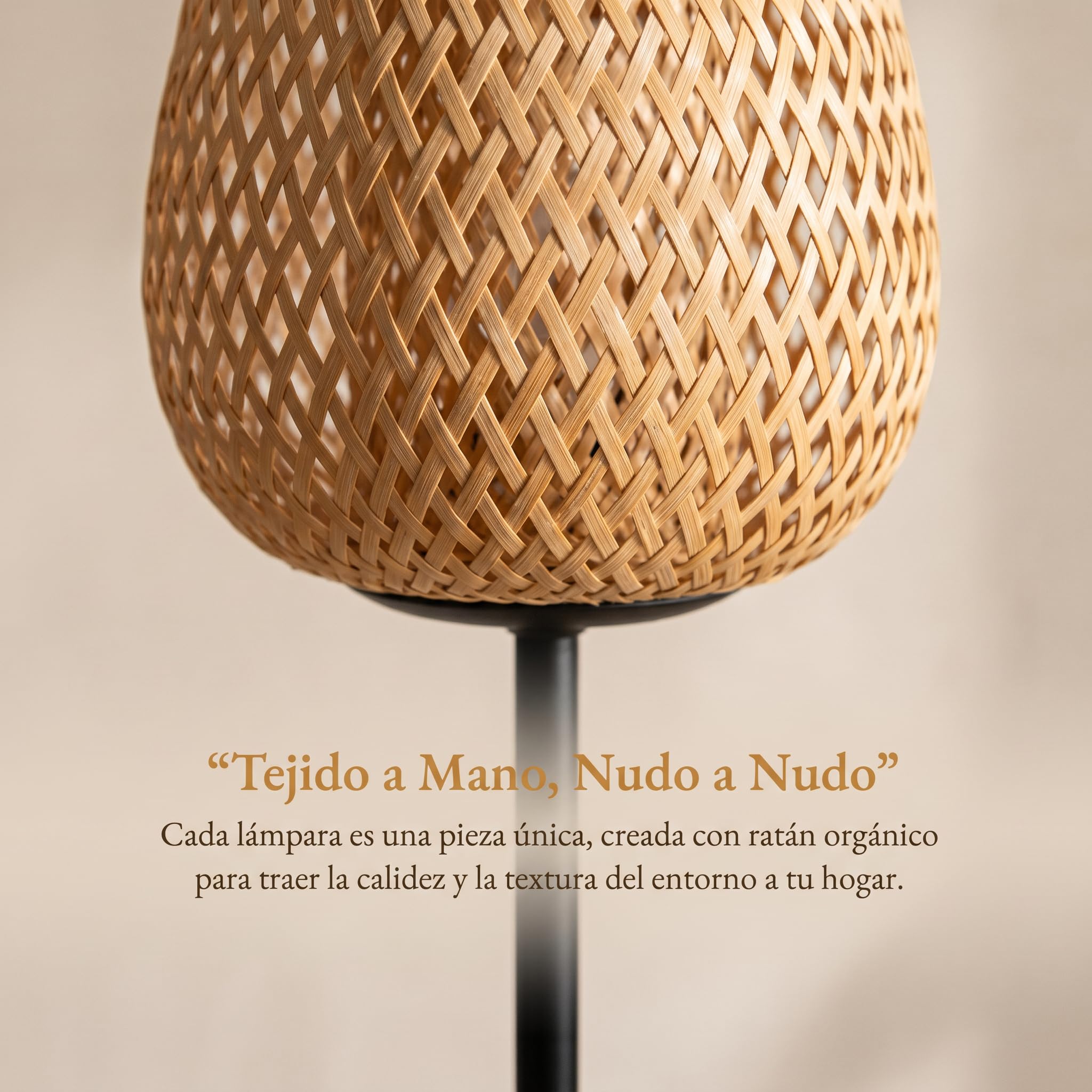 BARCELONA LED Lampa Podłogowa NIKKO z Rattanu z Oprawką E27, Lampa Stojąca Boho z Ręcznie Plecionym Kloszem, Czarna Metalowa Konstrukcja, Oświetlenie Nastrojowe do Salonu Sypialni Jadalni