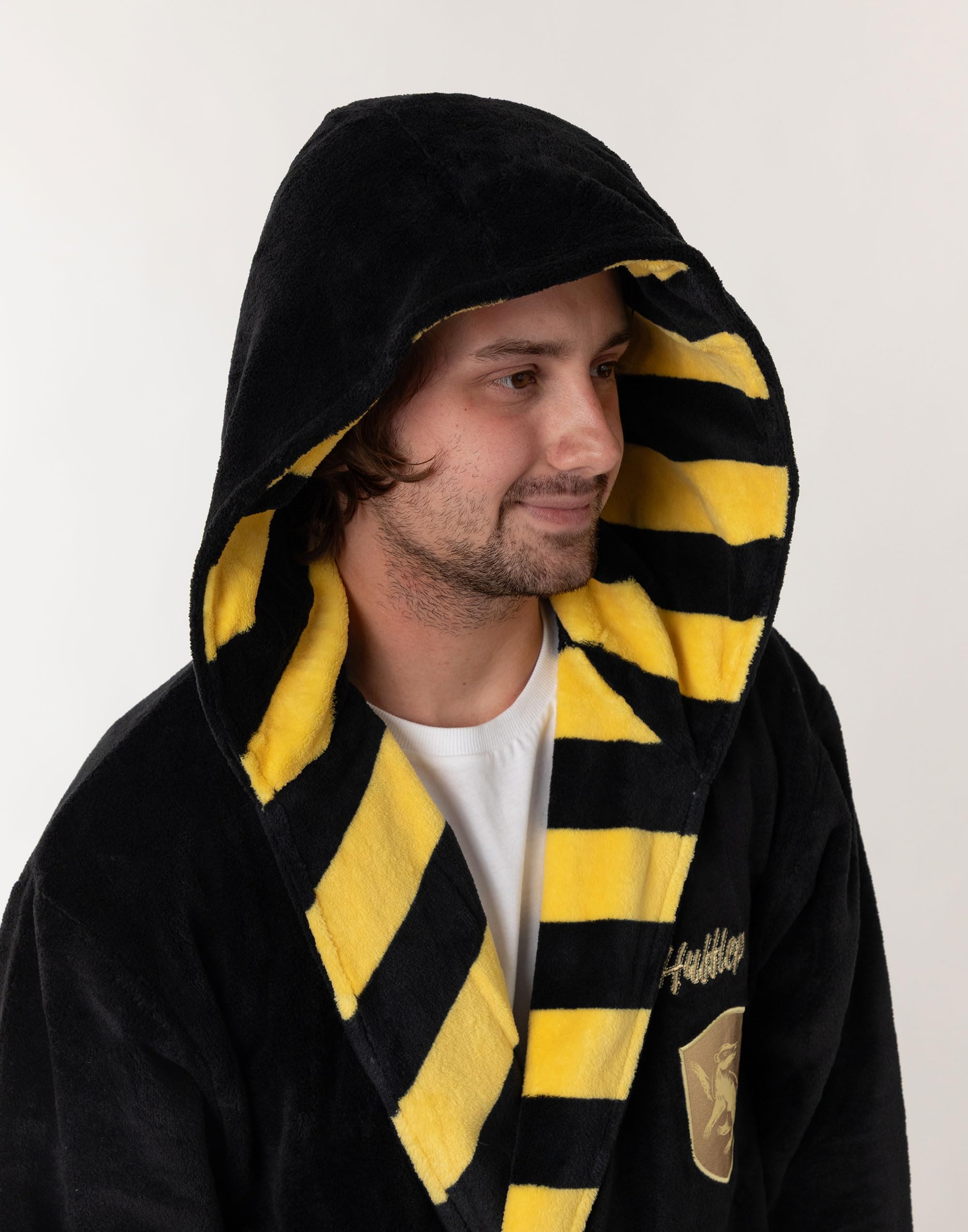 Harry Potter Albornoz unisex negro con capucha Hufflepuff | Cómoda ropa de estar por casa de forro polar con lazo | Pijama de manga larga con temática de películas | Ideal para relajarse en casa