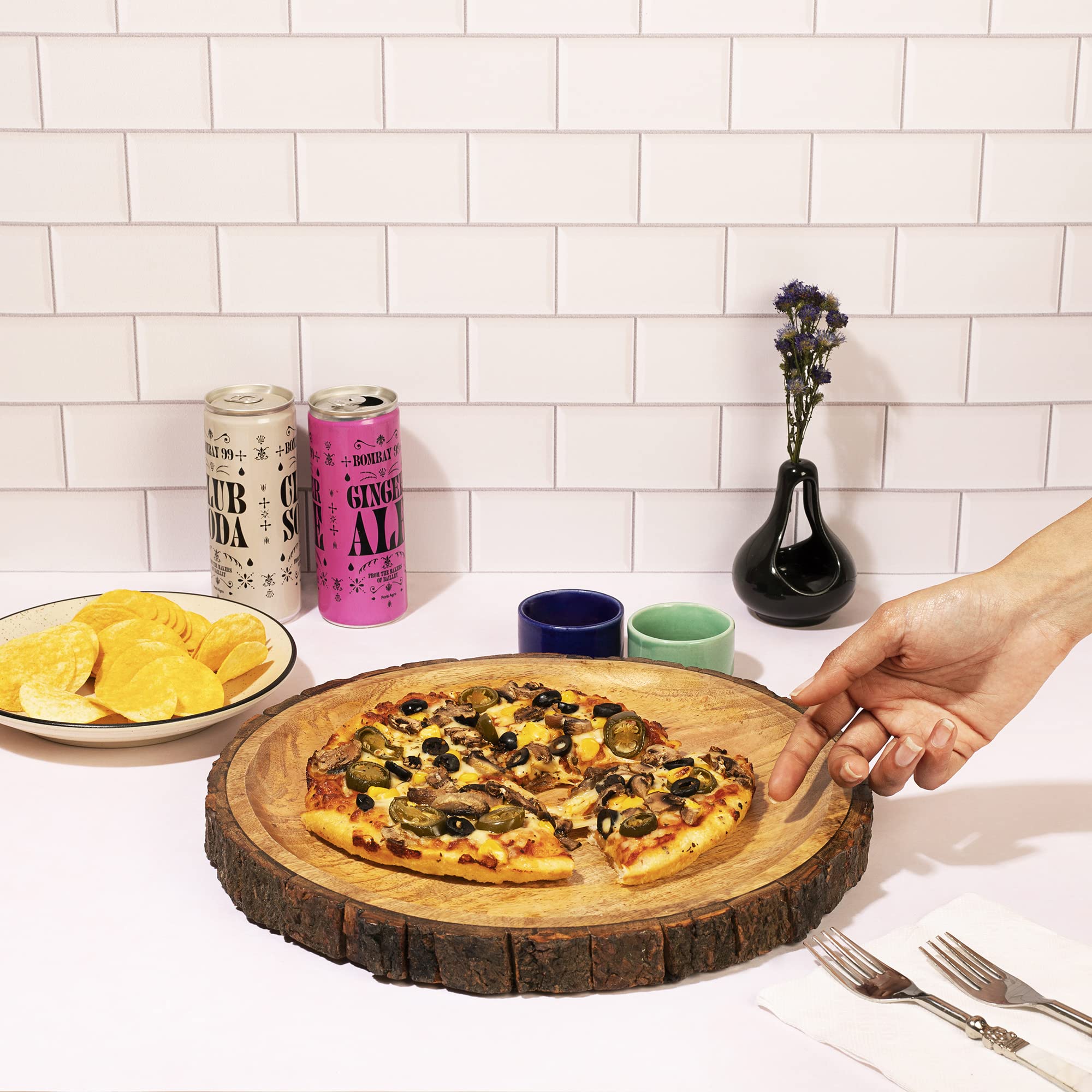 GoCraft Piatto da portata rotondo in legno con corteccia di albero sui bordi | Piatto per pizza in legno di mango | Piatto per salumi, 40,6 x 27,9 cm