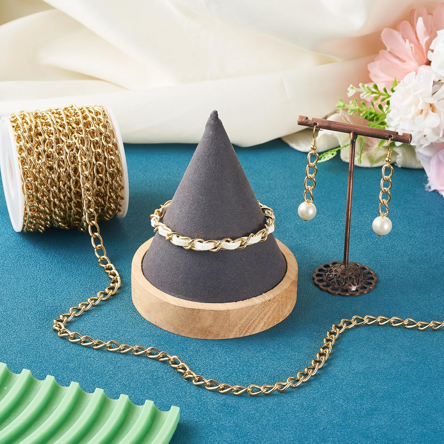 Pandahall 32.8 Feet Aluminium Curb Chains Golden Twisted Link Chains 10x6x1mm Unwelded Metal Craft Chains with Spool for Bracelet Necklace Jewelry Making - Image 2