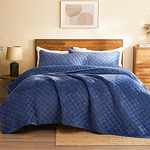 L'AGRATY Velvet Quilt King Size: 3-Piece Reversible Luxury Velvet Bedding Comforter Set - Lightweight Oversized Quilted Bedspread Coverlet with 2 Pillow Sham for All Season - Navy Blue Quilt