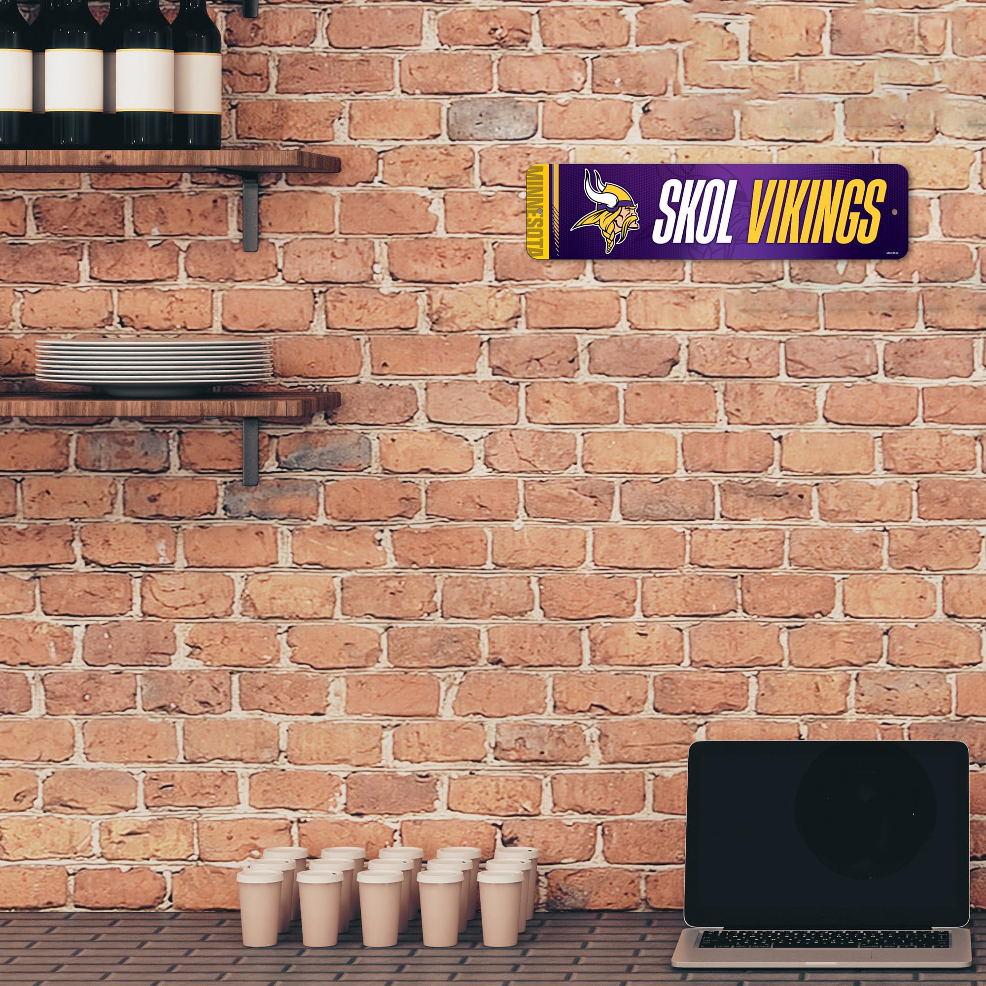 Rico Industries NFL Football Minnesota Vikings Metall-Straßenschild, 10,2 x 38,1 cm, Heimdekoration, Schlafzimmer, Büro, Männerhöhle