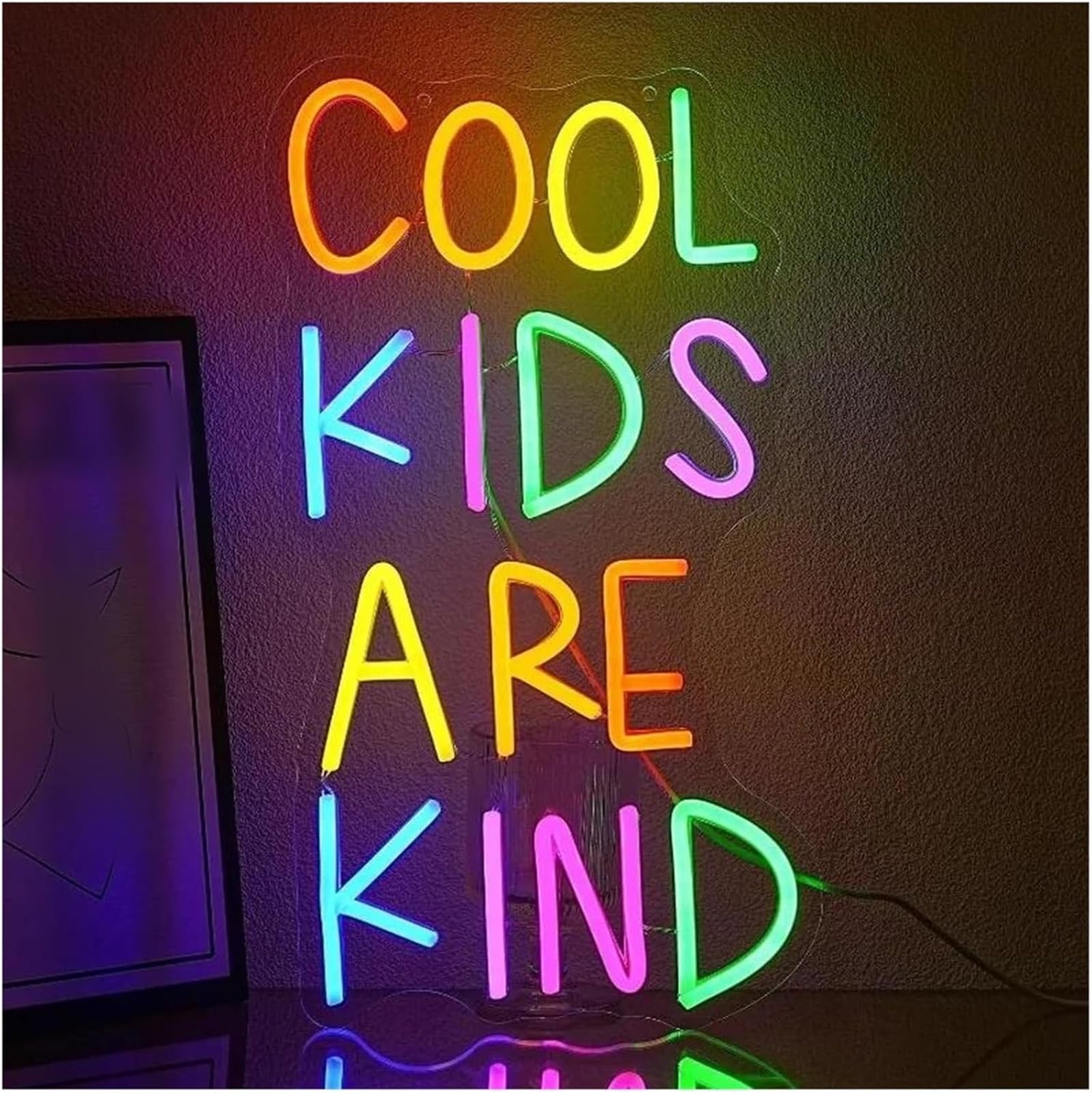 Insegna al neon COOL KIDS ARE KIND per decorazioni murali, insegne dimmerabili 23 cm × 42