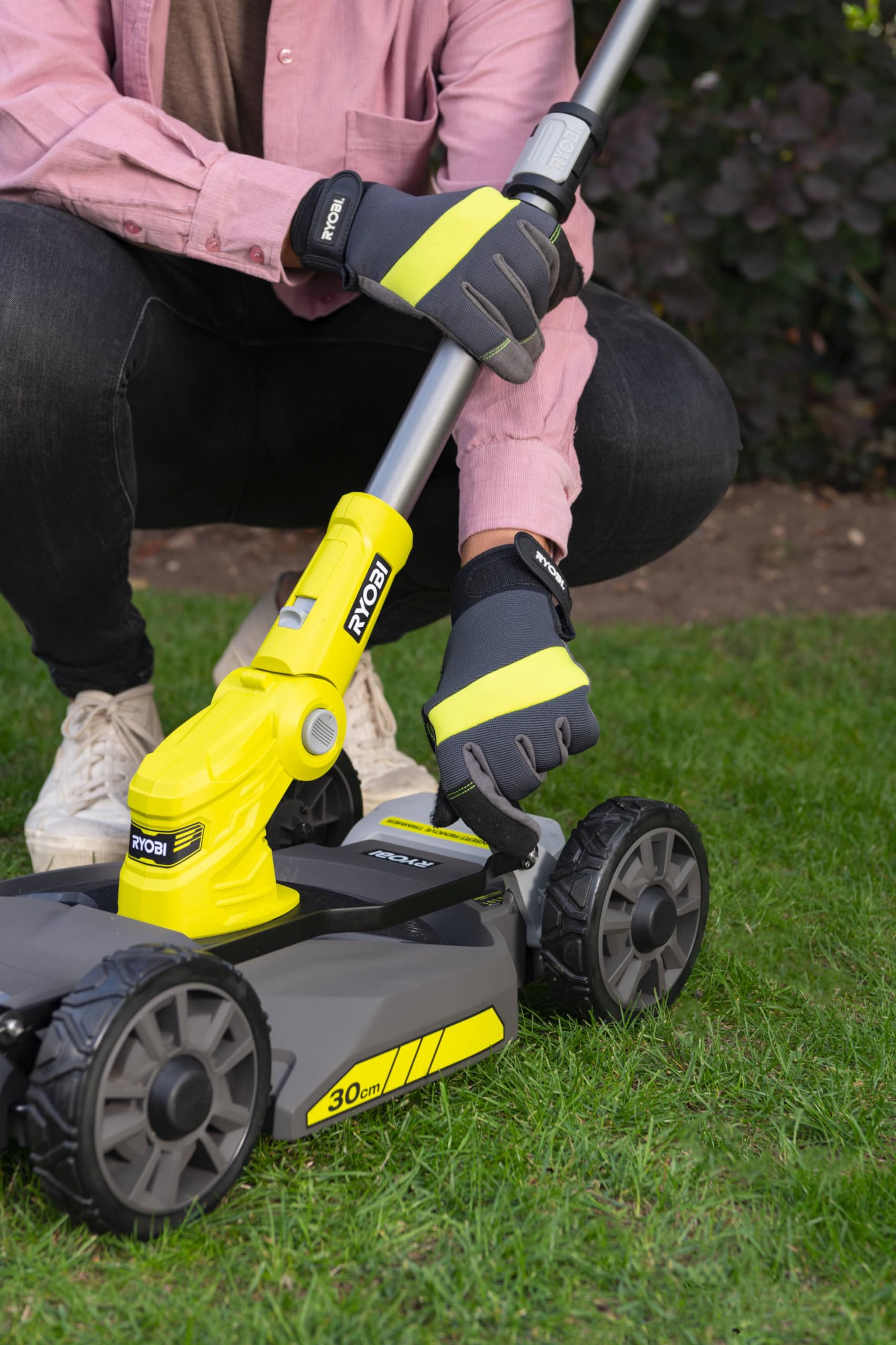 Ryobi RY18LMC30A-120 - Cortacésped 3 en 1 de 18 voltios, Recortadora/cortadora/Barra de Basura, diámetro de 30 cm, 1 batería de 2,0 Ah y 1 Cargador de 1,5 A, RY18LMC30A-120