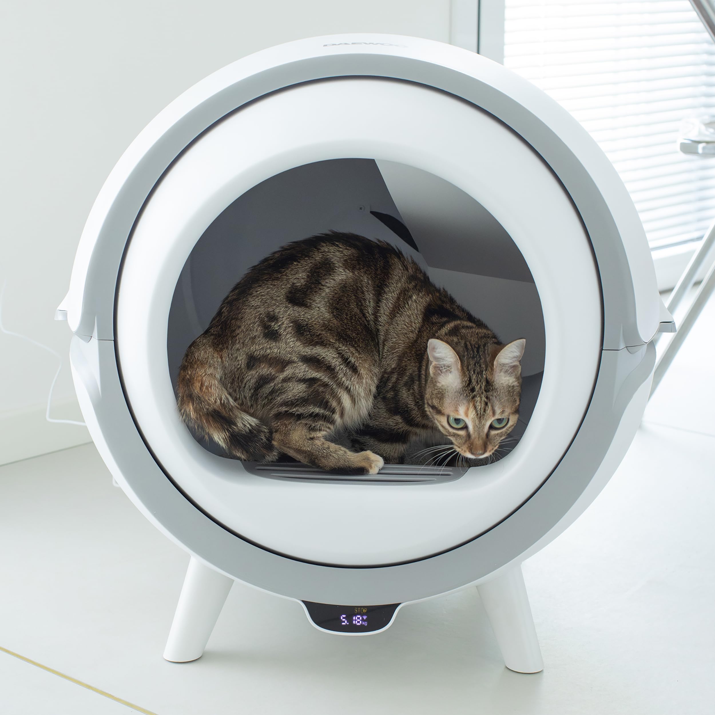 Daewoo - Lettiera Gatto Autopulente Smart 4L con Coperchio, con Sensore di Peso di Rilevamento Animale e Controllo Remoto tramite App TUYA, Silenziosa, Display LED, Cani e Gatti Accessori