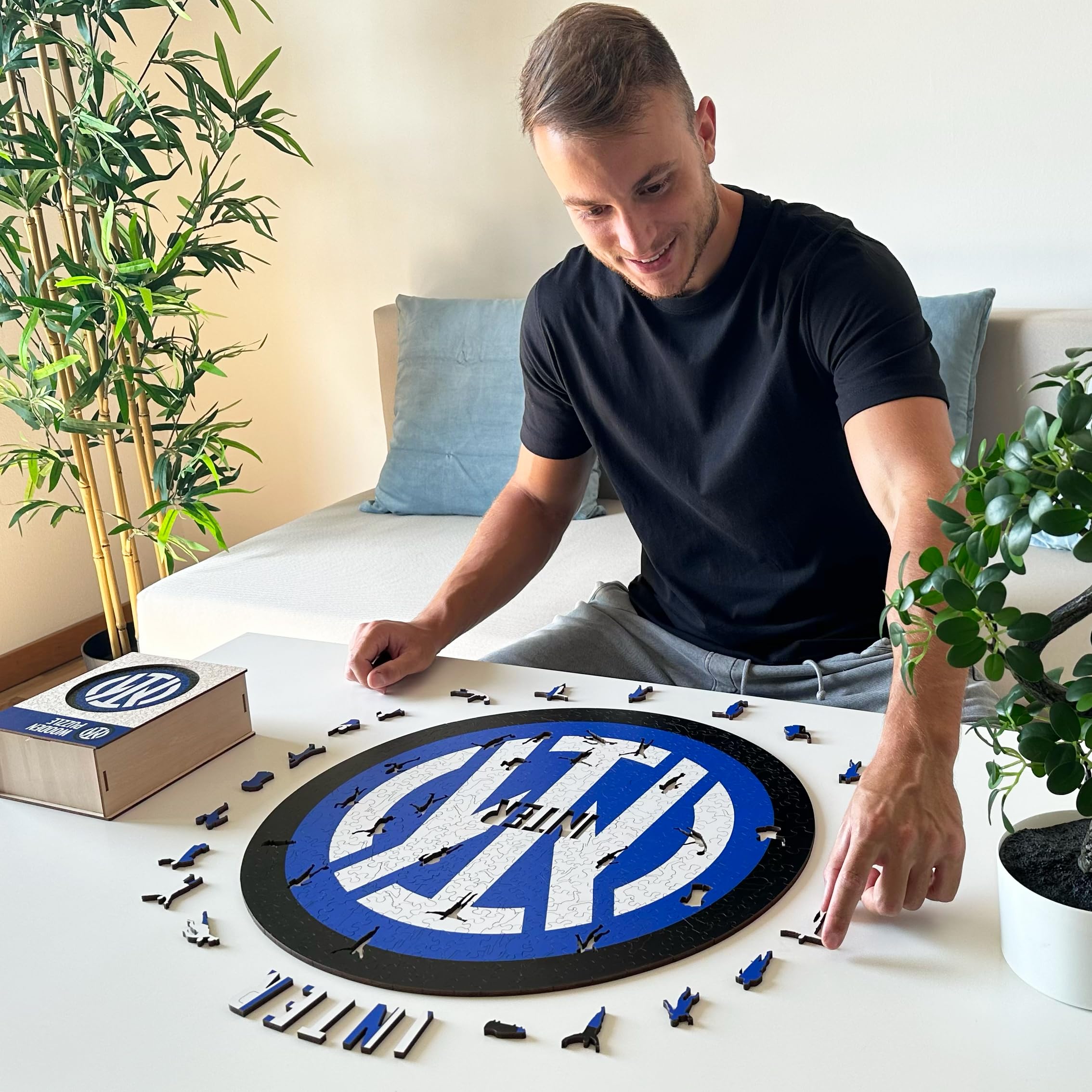 Inter Logo Prodotto ufficiale, Puzzle di Legno per Adulti e Bambini, Legno 100% Sostenibile, Logo, Taglia M