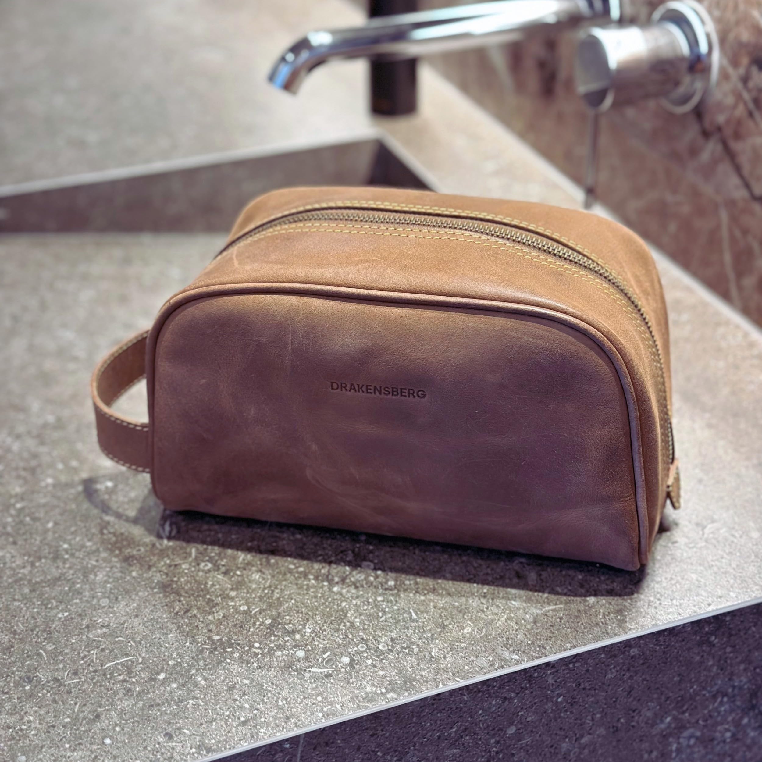 DRAKENSBERG Beauty case in pelle 'Theo' – Elegante borsa da viaggio Necessaire, da uomo, fatto a mano, Premium Vintage, 5 l, Cannella marrone, Beauty case