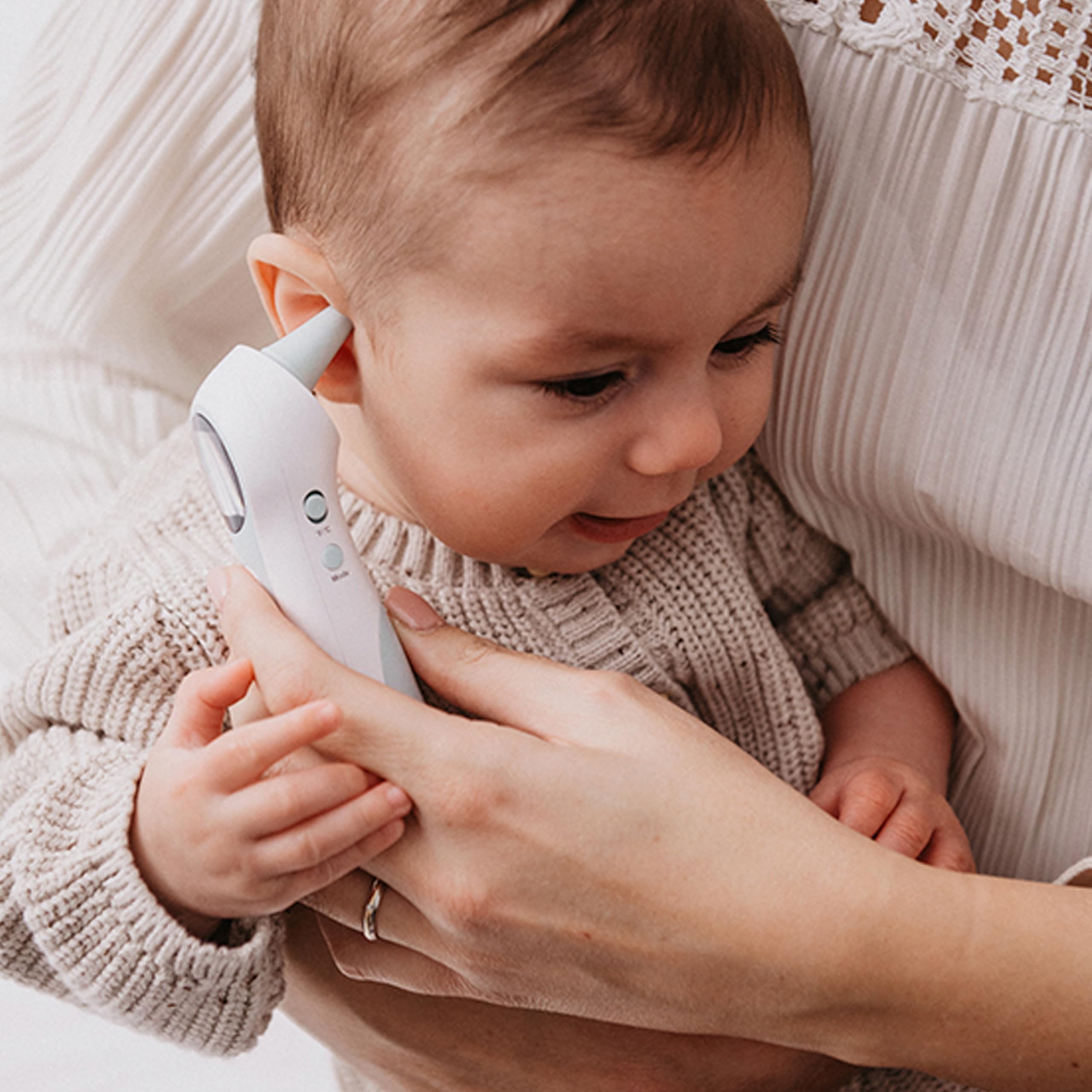 Suavinex, Termometro Digitale Neonato, Infrarossi, Senza Contatto, Misurazione Fronte e Orecchio, Lettura Rapida in 1 Secondo, Preciso, Modalità Neonati, Bambini e Adulti, con custodia, Pile Incluse
