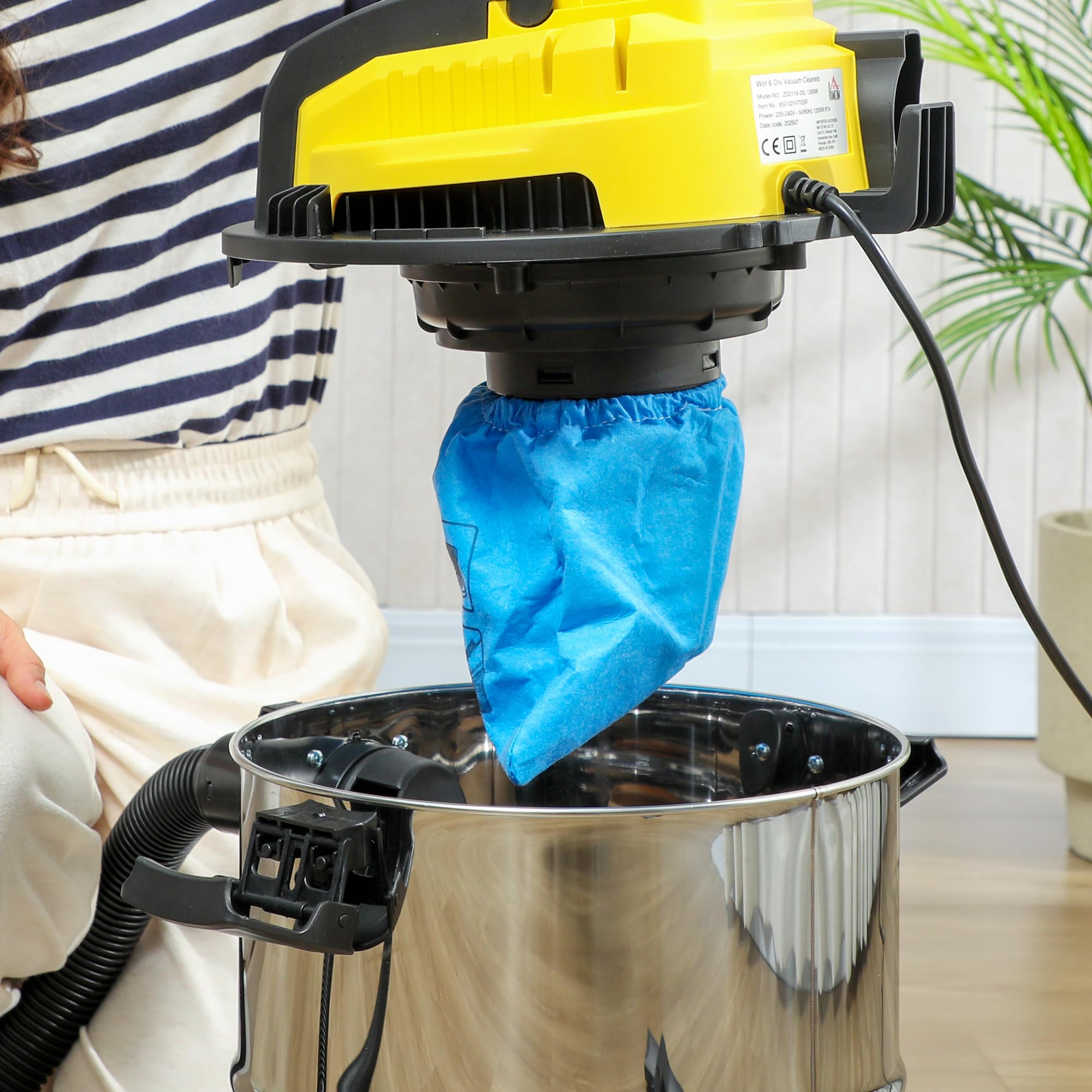HOMCOM Aspirador en Seco y Húmedo 3 en 1, 1200W, Aspiradora con Función de Soplador, Manguera 2 m, Depósito Inoxidable 20L, Triple Filtro, Boquilla para Suelos y Ranuras, Amarillo