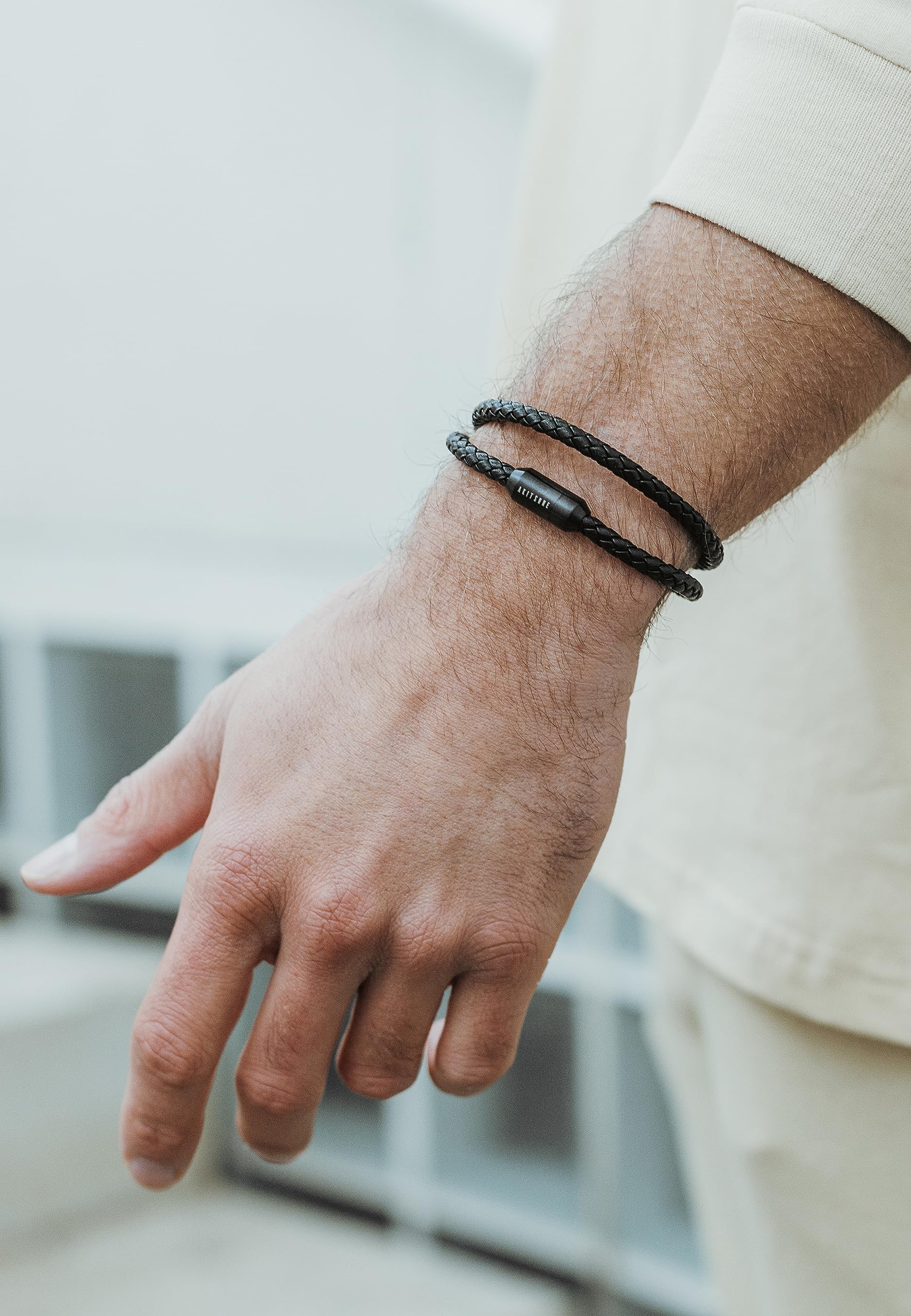 Akitsune Suprema Magnetisches Lederarmband | Armschmuck Damen Herren Edelstahl Doppelt Gewickelt Armband Mattschwarz