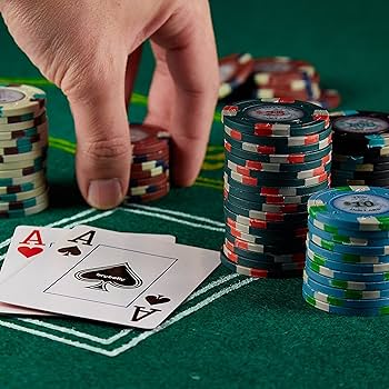 Amazon | Poker Knights ポーカーチップセット - 300枚 厚手