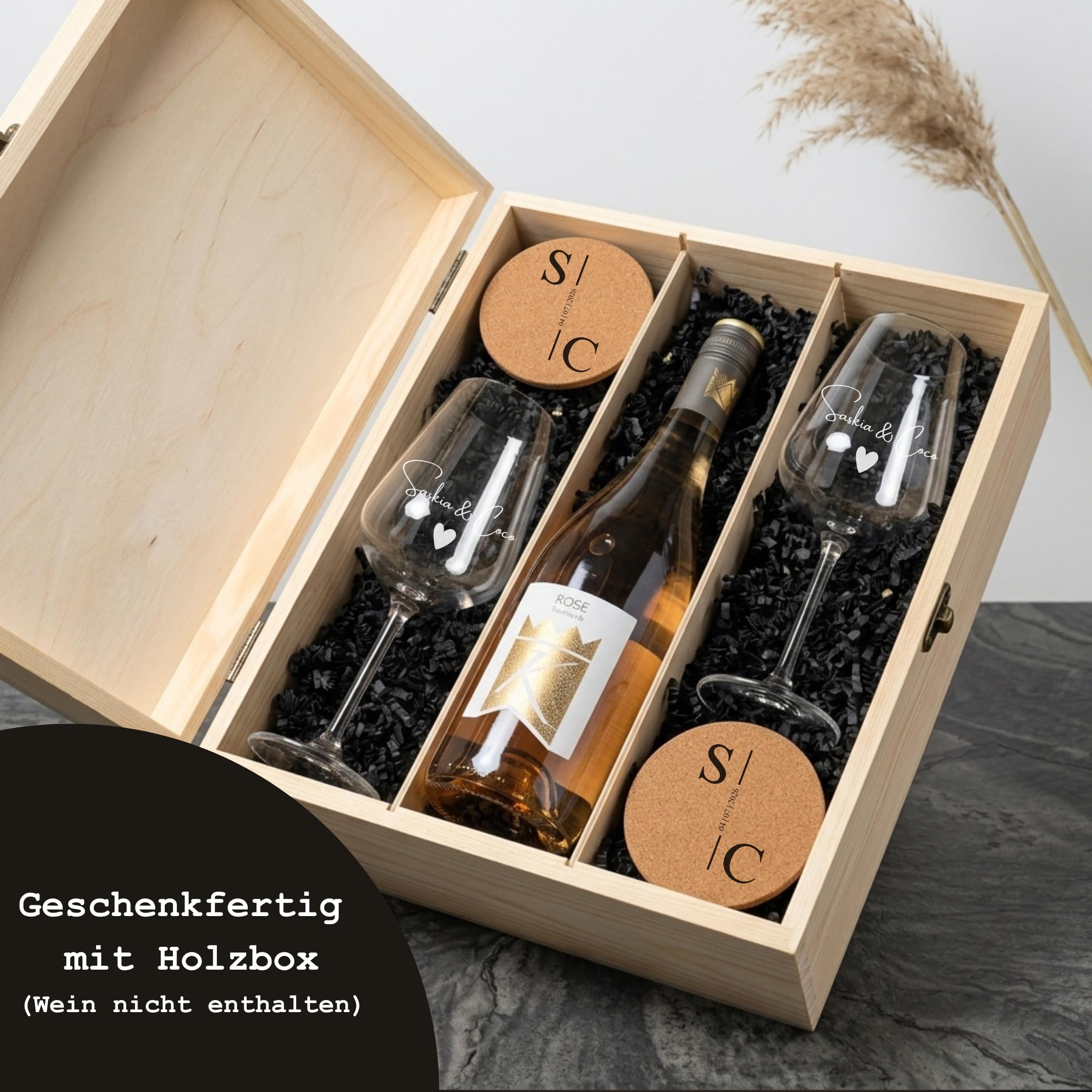 Weinglas Set Paar personalisiert mit Namen Gravur – 2 Weingläser + Holzbox + 2 Untersetzer – Hochzeitsgeschenk Jahrestag Verlobung (Weinglas Set Paar Initialen graviert)