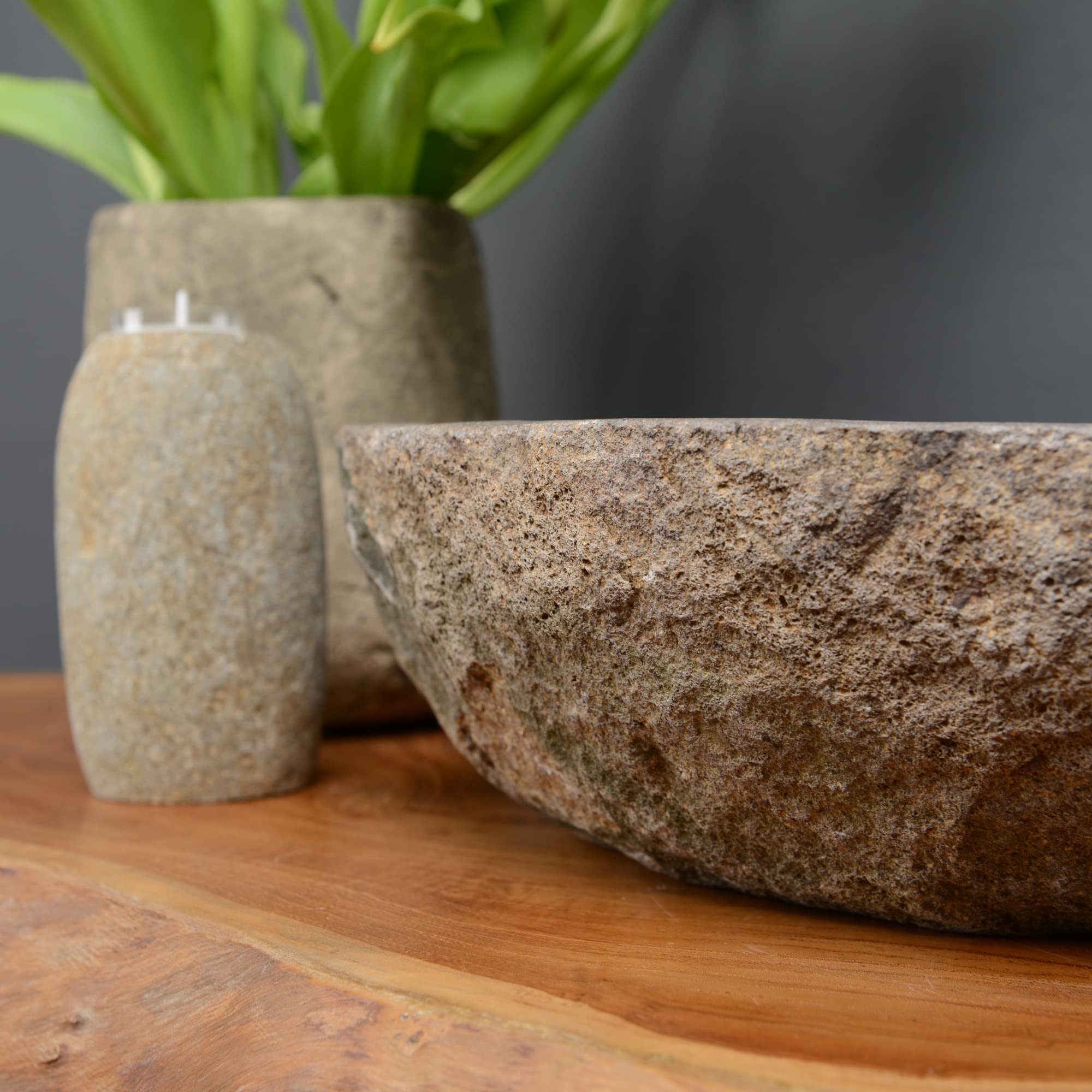 Ronde stenen schaal met hoge rand - - kleurrijke meubelen, wanddecoraties en glasobjecten
