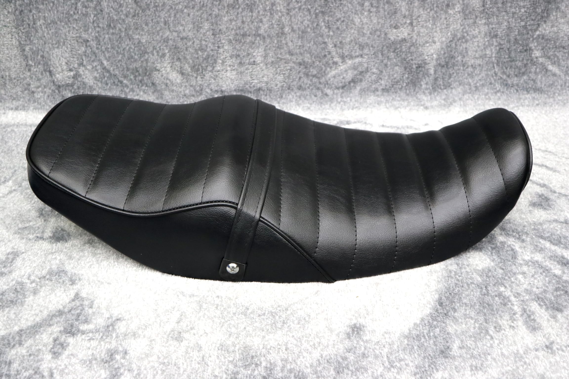 ゼファー400 後期　白皮　タックロールシート/２型 C5 C6 C7 Amazon | タックロールシート 黒皮/ブラックレザー 完成品