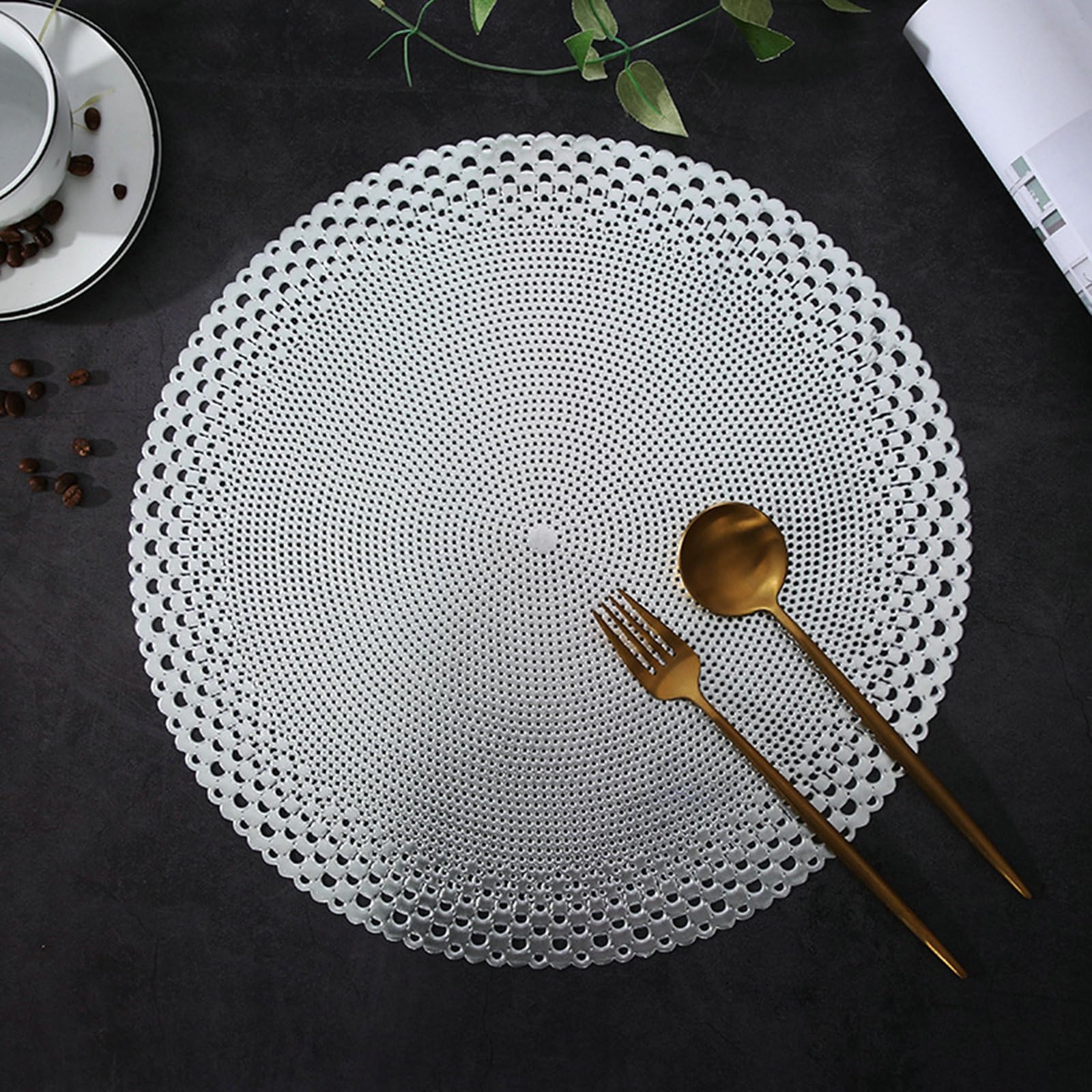 Set de table rond lavable et thermorésistant en PVC ajouré