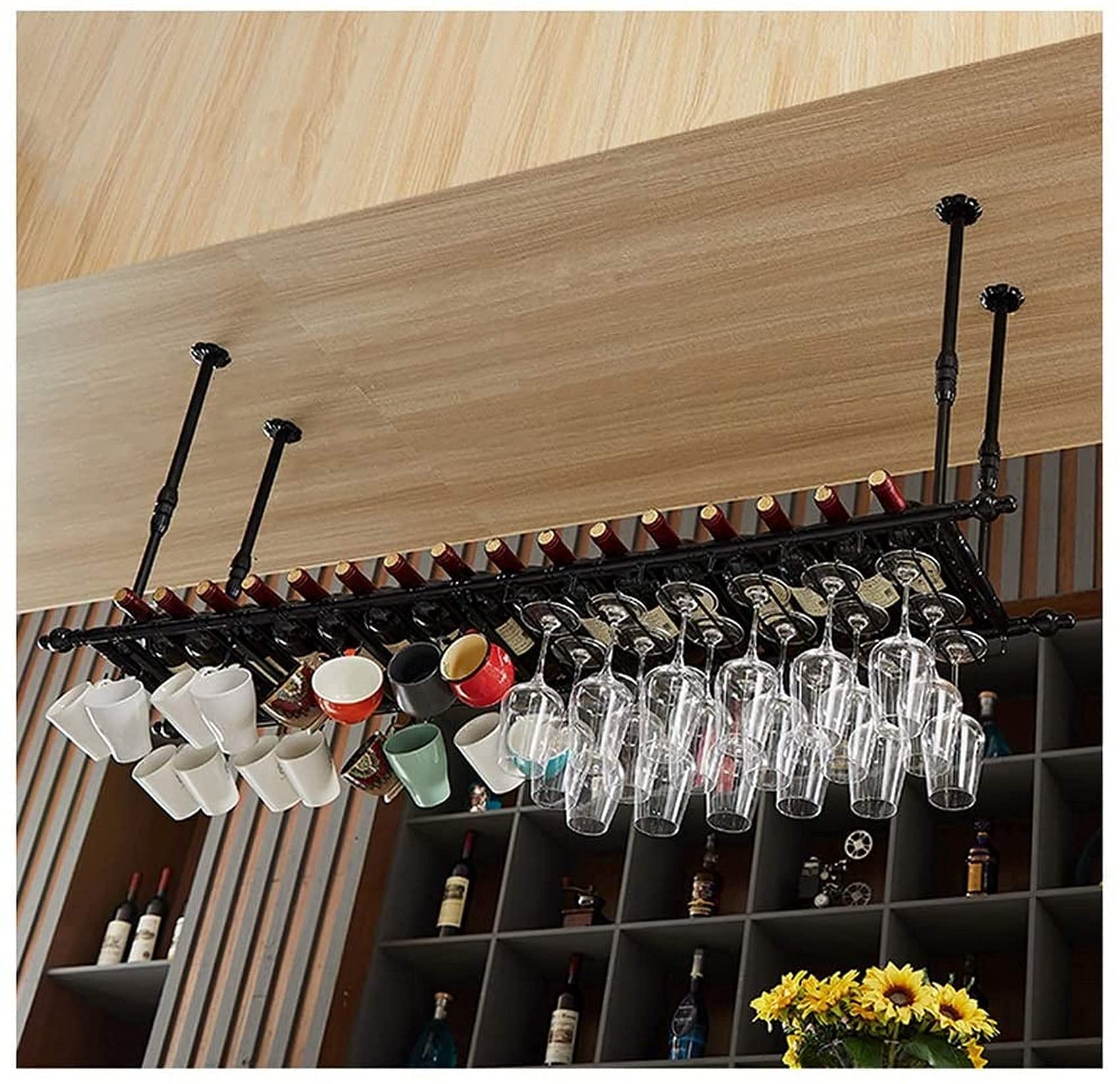 Casier à vin suspendu pour créer une ambiance bistrot chic à la maison