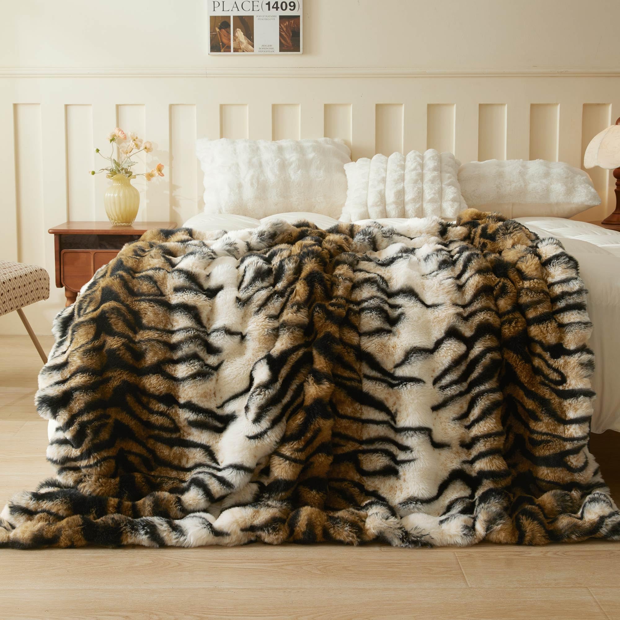LIFEREVO Tiger Print Faux Rabbit Fur Throw Blanket 130x150cm, Brown