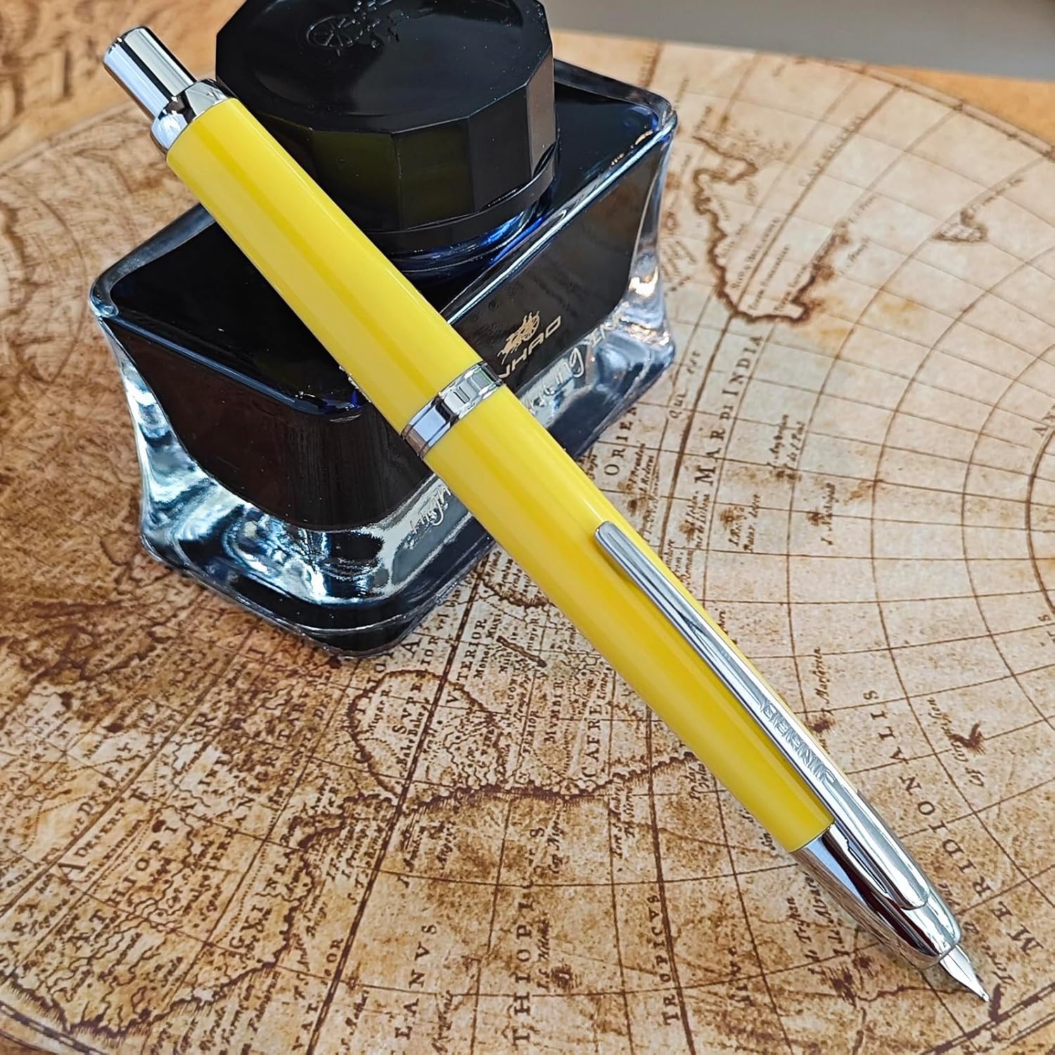 JH 20 Press Retractable Fountain Pen Fine Nib with Converter Resin Writing Gift Pen,Classic Resin Barrel,Writing Pen for Office, School, Business (Transparent Black Gold Trim, Fine Nib)