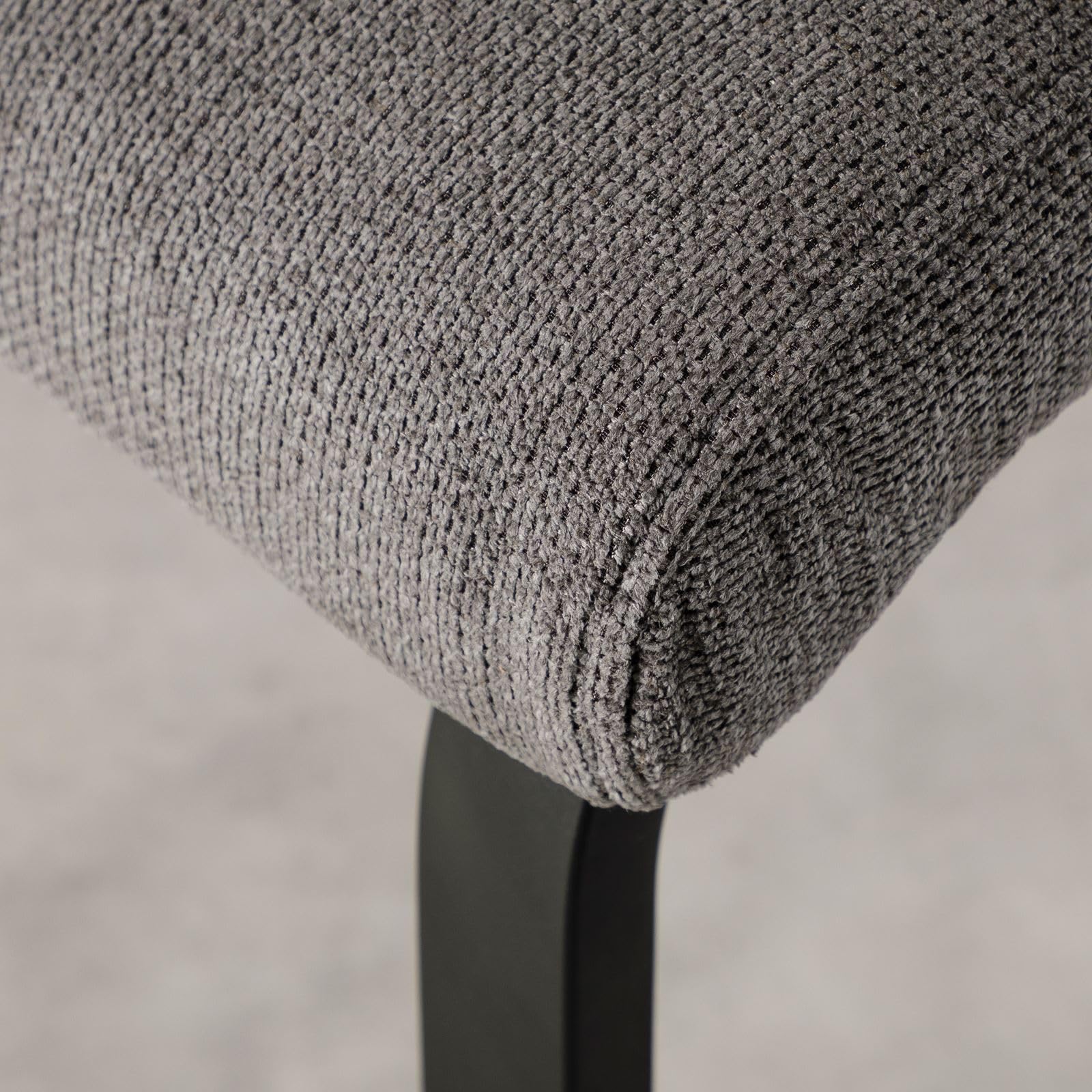 IDIMEX Banc Design Vilas siège avec 3 Places, Banquette avec Dossier, revêtement en Tissu Gris foncé et piètement en métal laqué Noir