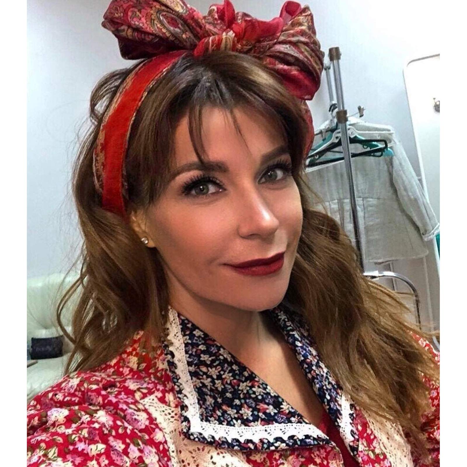 Hiyorlik Short Wavy Wig with Fringe Short Bob Wig with Bangs Black Mix With Brown Wavy Synthetic Wig for Women Natural Looking Heat Resistant Fiber Hair for Daily Used (T2/33)