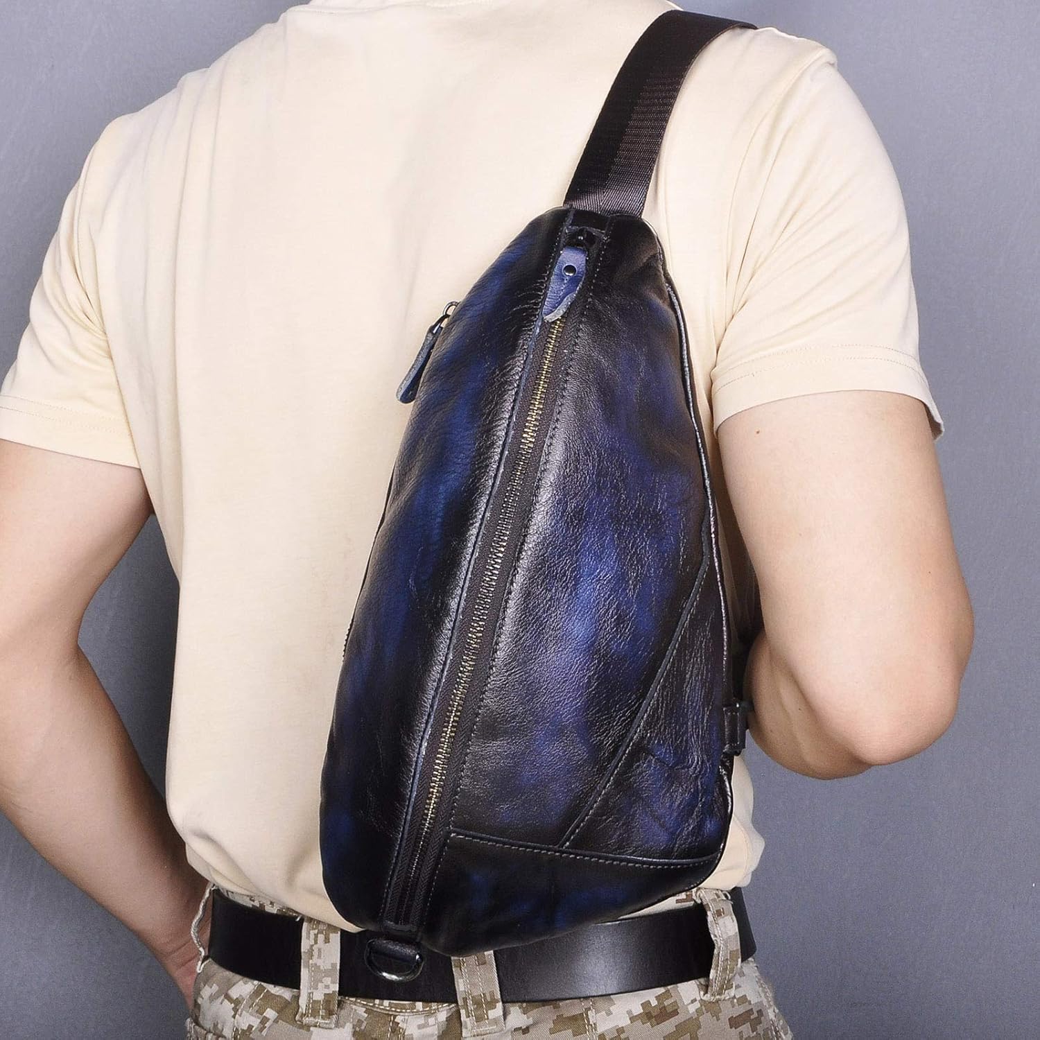 Le'aokuu Men Outdoor Travel Climbing Triangle Chest Sling Bag Rig One Shoulder Strap Bag Backpack Men Genuine Leather 5059 (blue)