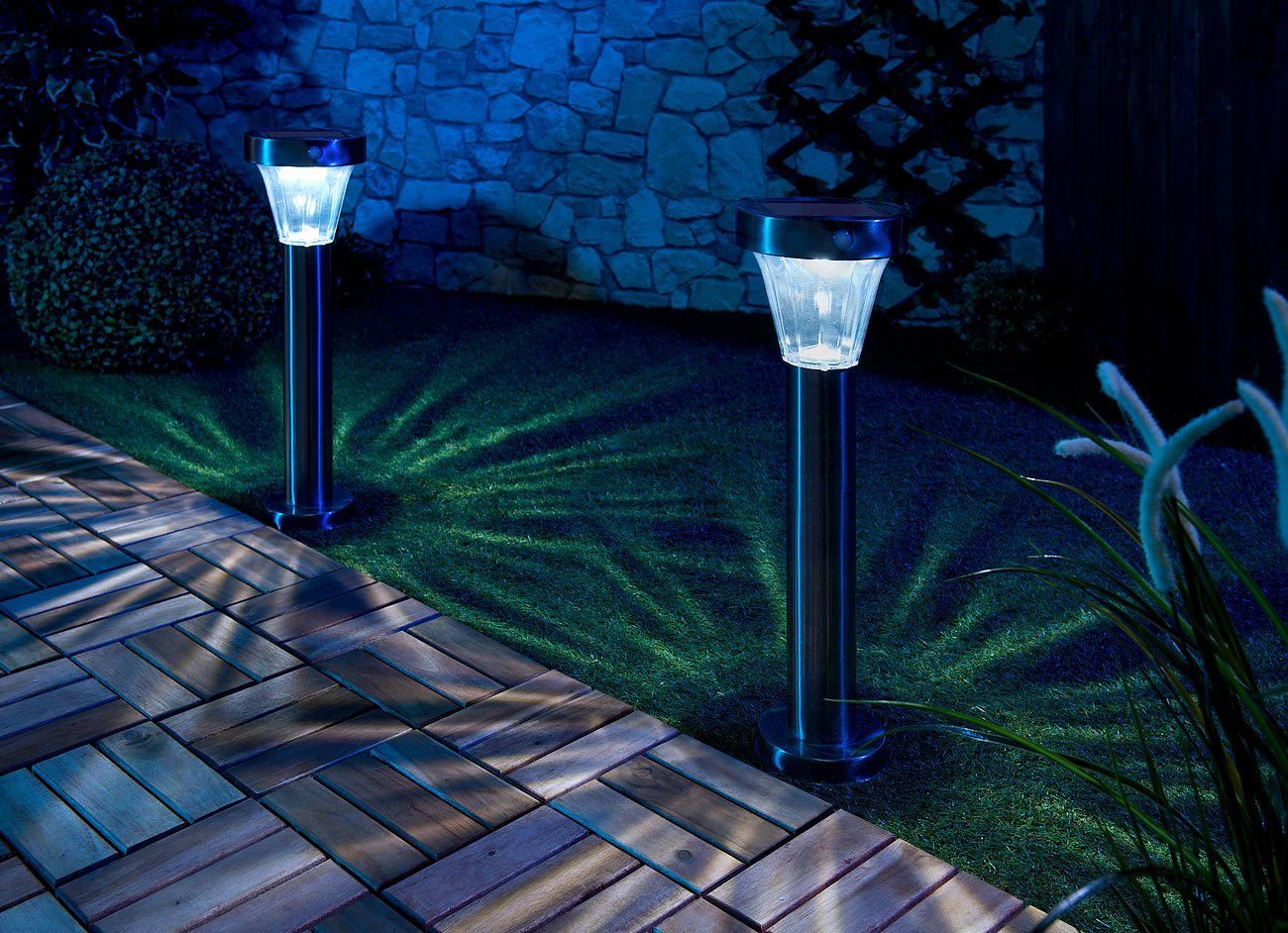 Lunartec Gartenleuchten: 4er-Set Solar-Wegeleuchte, Edelstahl, Bewegungs- & Licht-Sensor, IP44 (Pollerleuchten, Gartenwegbeleuchtung, Laterne)