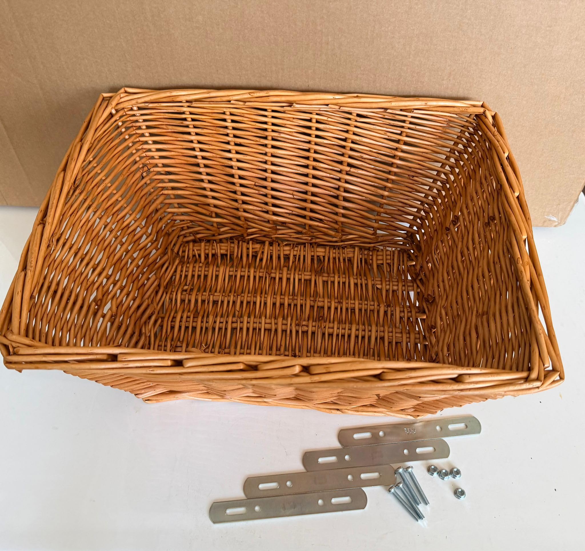 Generico Cestino in Vimini per Bicicletta, Anteriore o Posteriore, Base 33x23 cm, Apertura 44x35 cm, Altezza 20 cm, con Kit di Montaggio