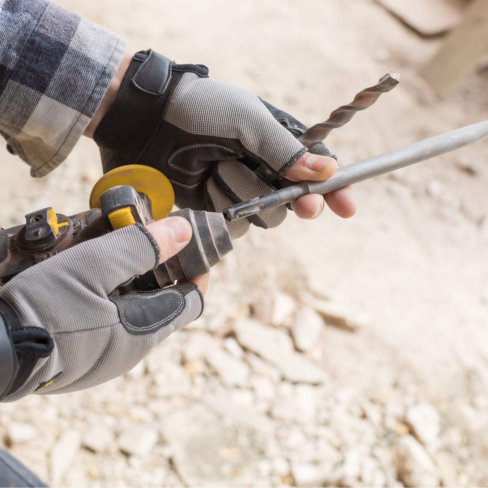 Stanley FATMAX Młotek udarowy SDS-Plus 18V BRUSHLESS z 1 baterią 4 Ah + 1 torbą 1,5J Prędkość 0-2,200 obr/min 5,775 ipm Wytrzymała i ergonomiczna seria FMCD900M1S-QW